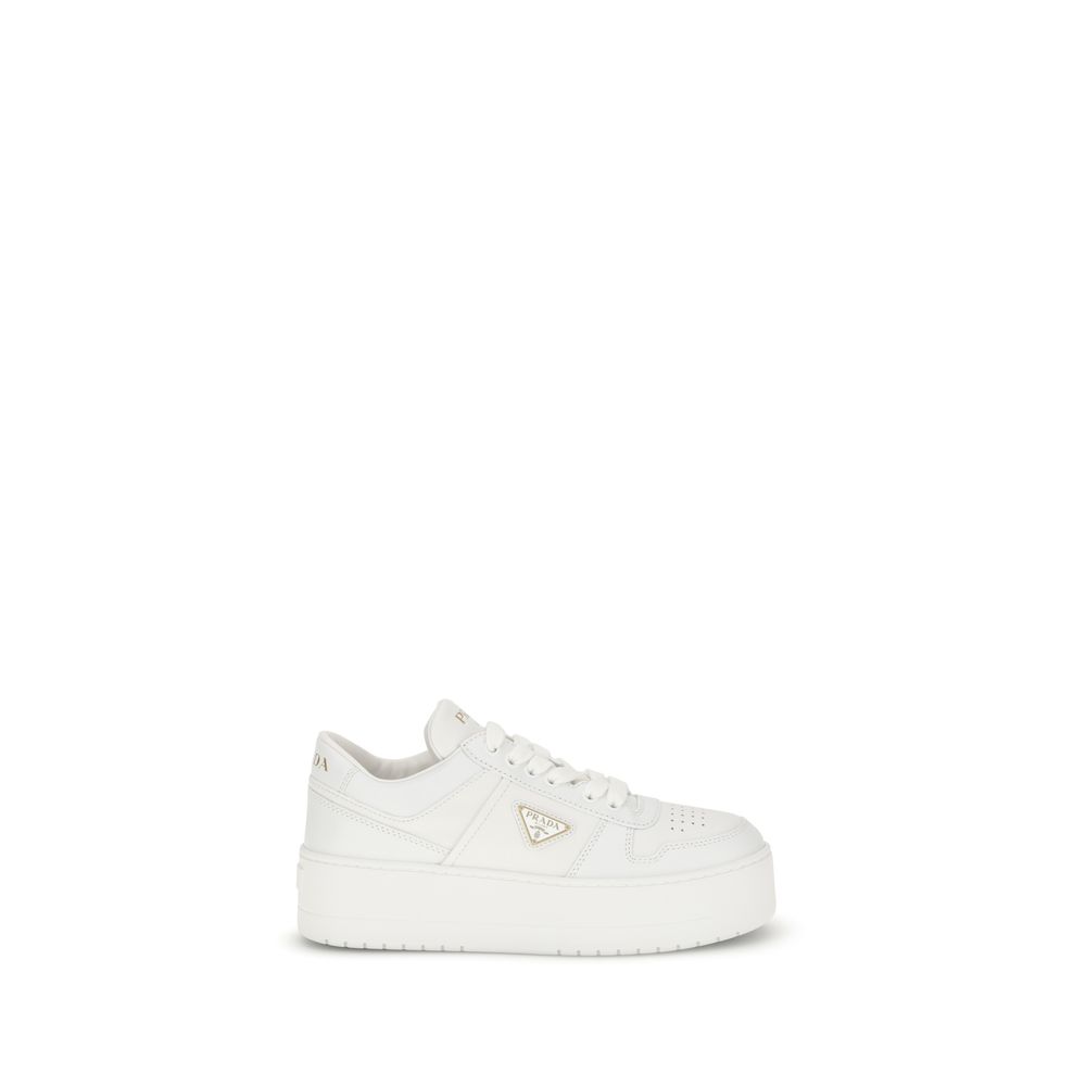 Chaussures Prada Bos Taurus en cuir de veau blanc avec plateforme, sneakers élégantes et modernes.