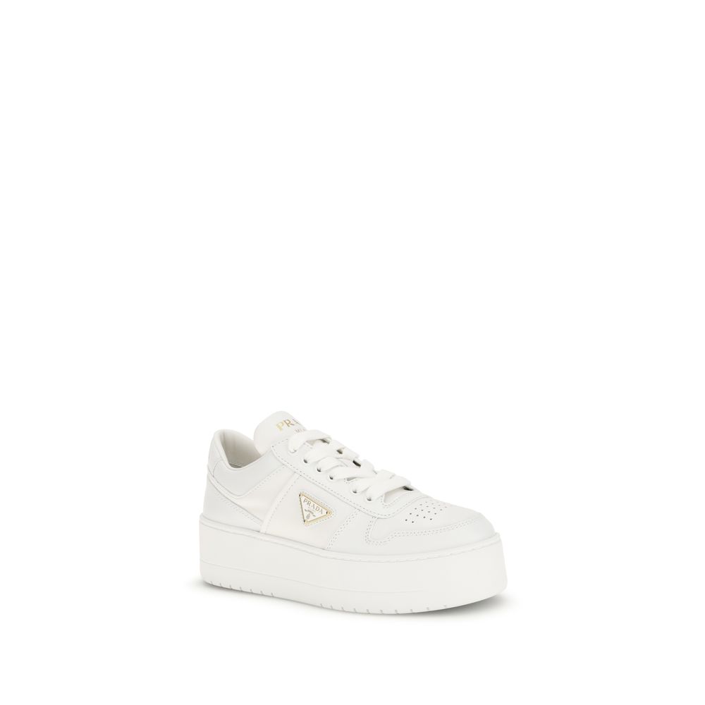 Chaussures Prada Bos Taurus en cuir blanc pour femmes, baskets plateforme en cuir de veau raffinées.