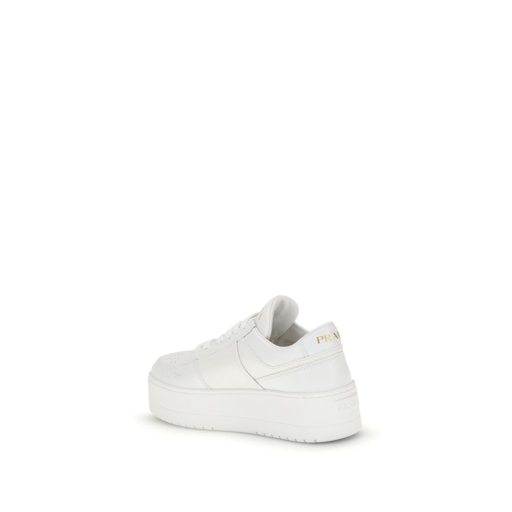 Chaussures Prada Bos Taurus en cuir de veau blanc avec plateforme, sneakers élégantes et modernes.