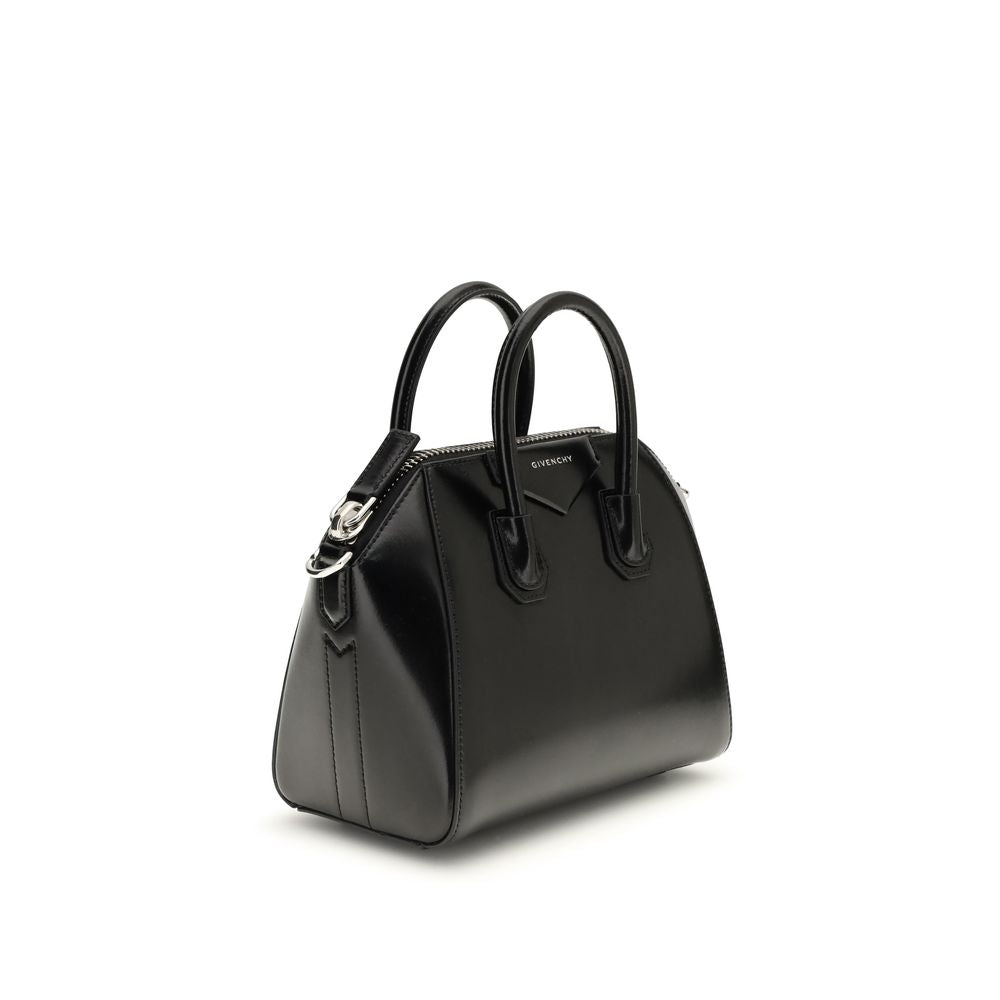 Sac à main Givenchy Bos Taurus en cuir de veau noir, élégant et sophistiqué, avec détails en or et finition raffinée.