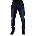 Jeans skinny en denim stretch bleu lavé de Dolce & Gabbana, coupe ajustée, détails modernes, porté sur mannequin.