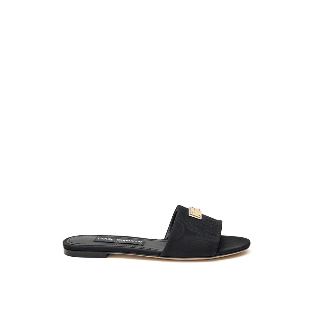 Chaussons en polyester noir Dolce & Gabbana, confortables et élégants, visibles sur fond neutre.