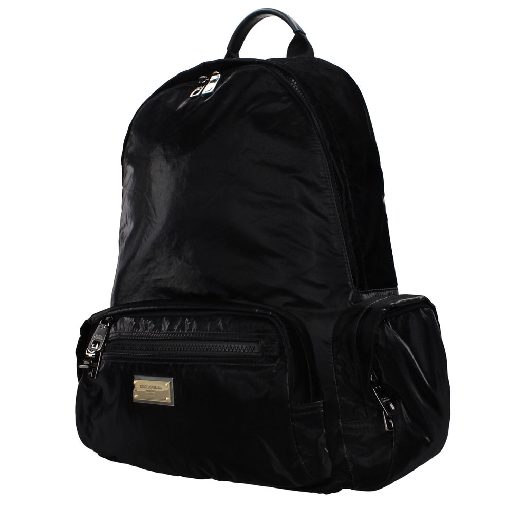 Sac à dos en nylon noir Dolce & Gabbana avec logo sur le devant, style élégant et pratique.