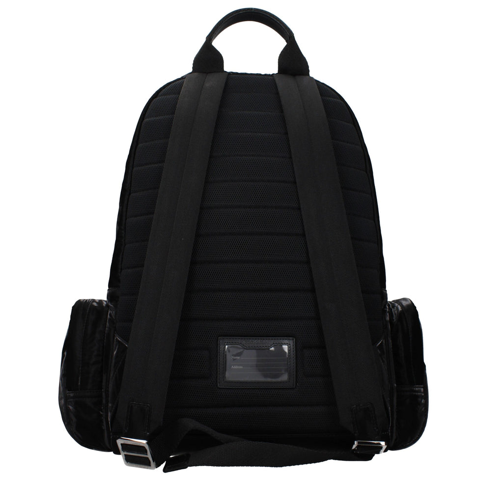 Sac à dos en nylon noir Dolce & Gabbana avec logo distinctif, poches zippées et bandoulière ajustable.