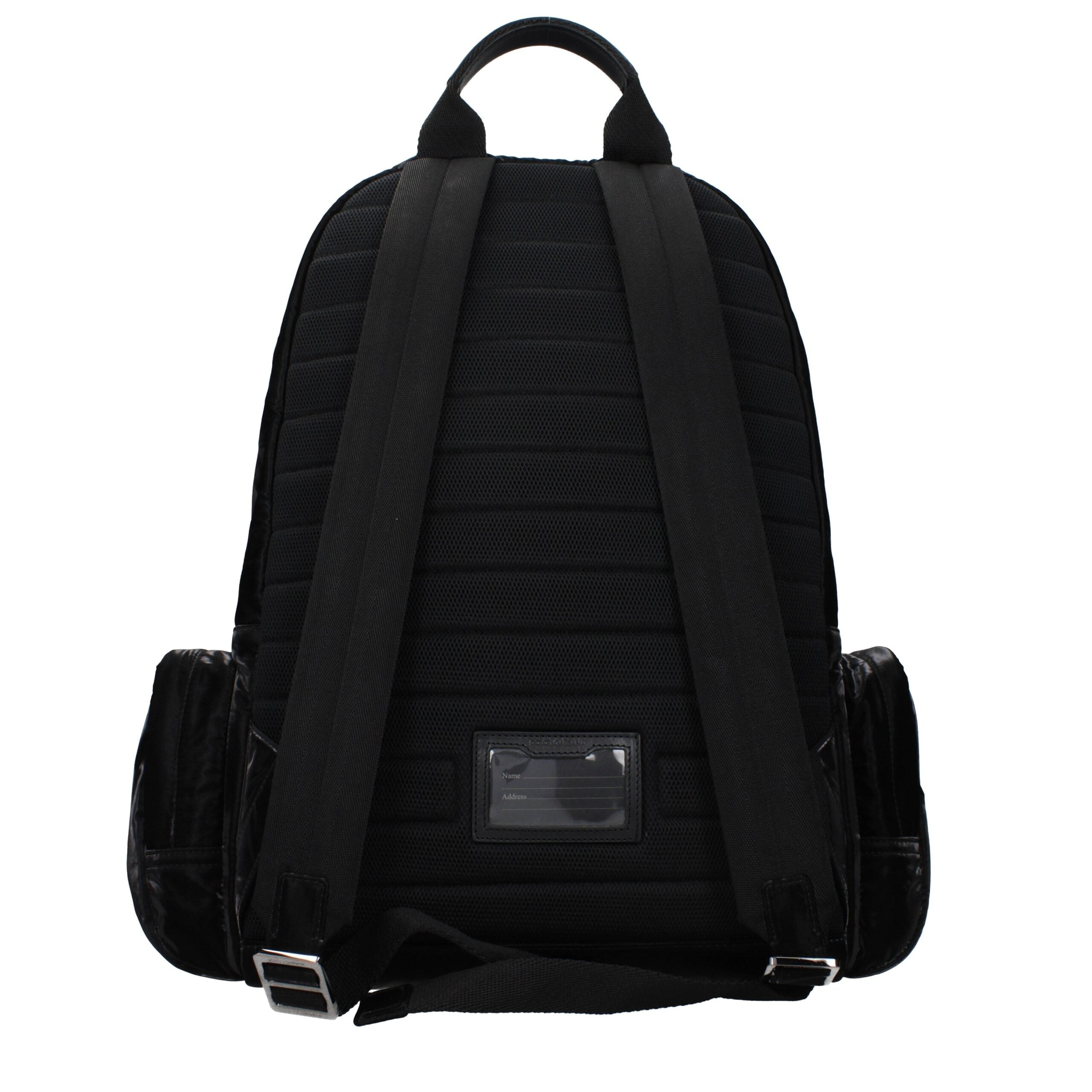 Sac à dos en nylon noir Dolce & Gabbana avec logo distinctif, poches zippées et bandoulière ajustable.