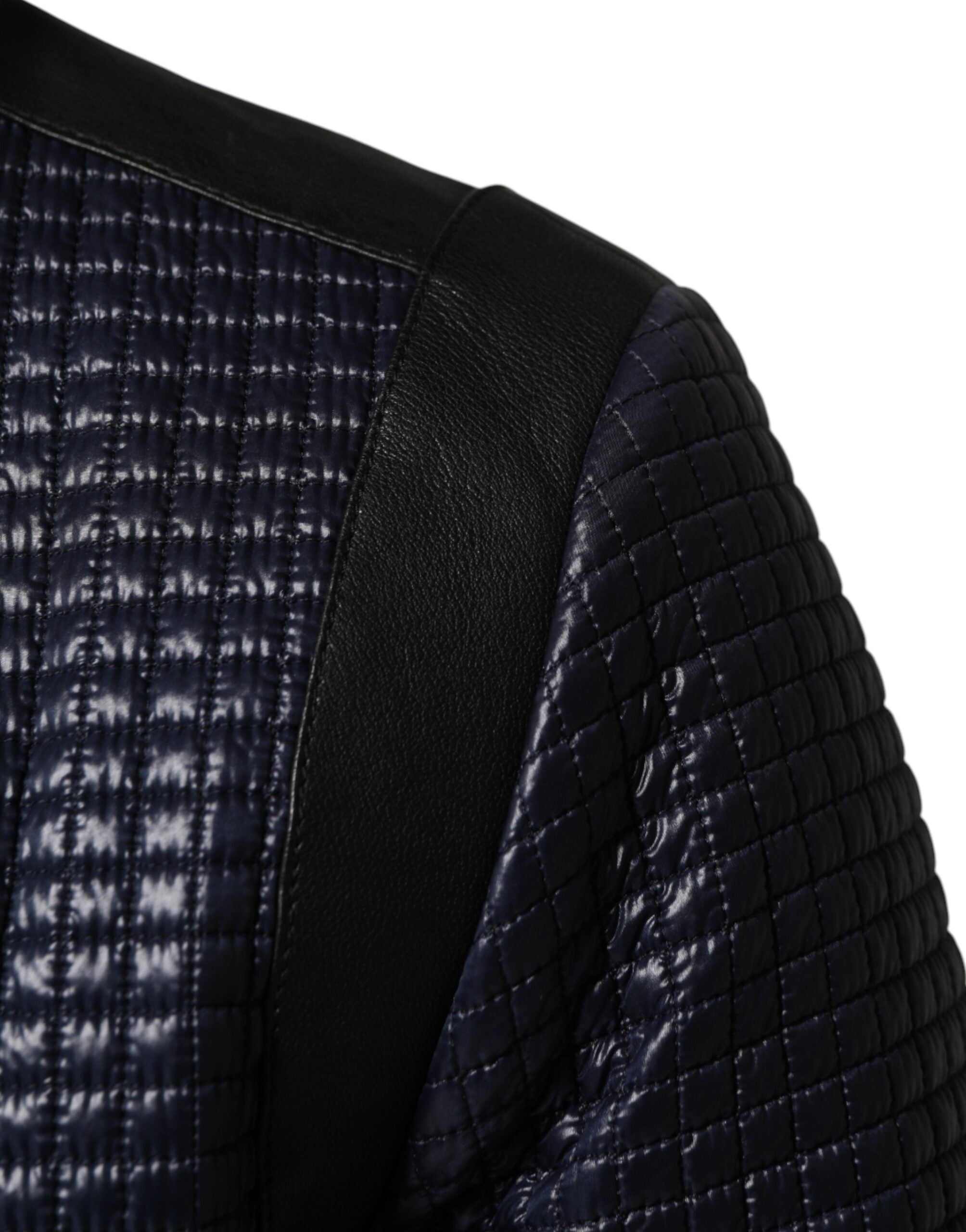 Veste bomber homme en nylon bleu Dolce & Gabbana avec fermeture éclair complète, style moderne et décontracté.