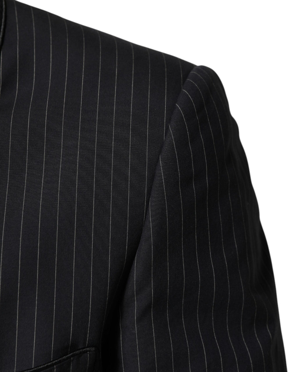 Veste blazer noire à rayures Dolce & Gabbana avec un bouton, en tissu élégant et ajusté.