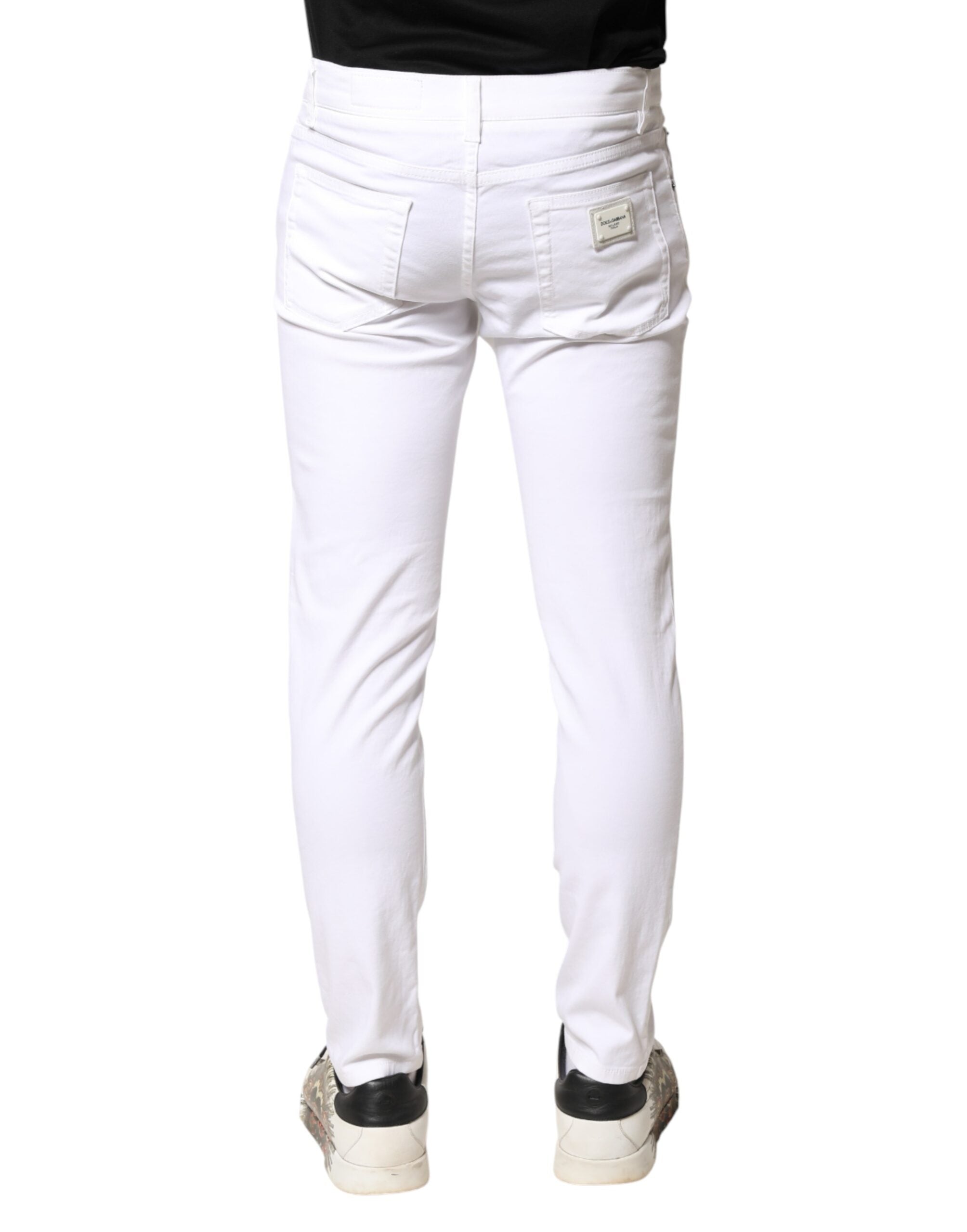 Jeans slim en denim blanc en coton stretch de Dolce & Gabbana pour homme, coupe skinny, visible sur l'image.
