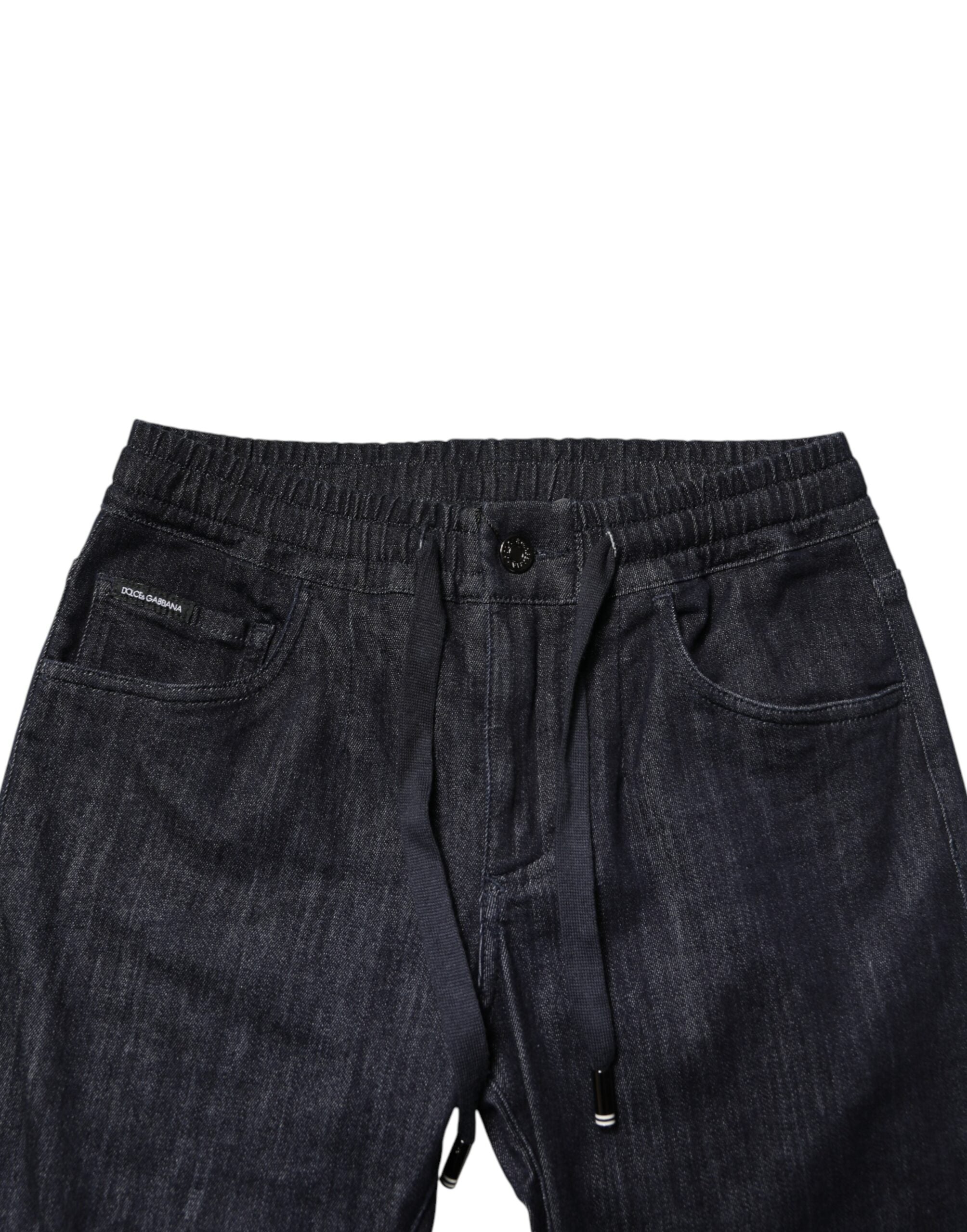 Jeans homme Dolce & Gabbana en coton stretch noir, coupe skinny denim, visible sur le mannequin portant le produit.