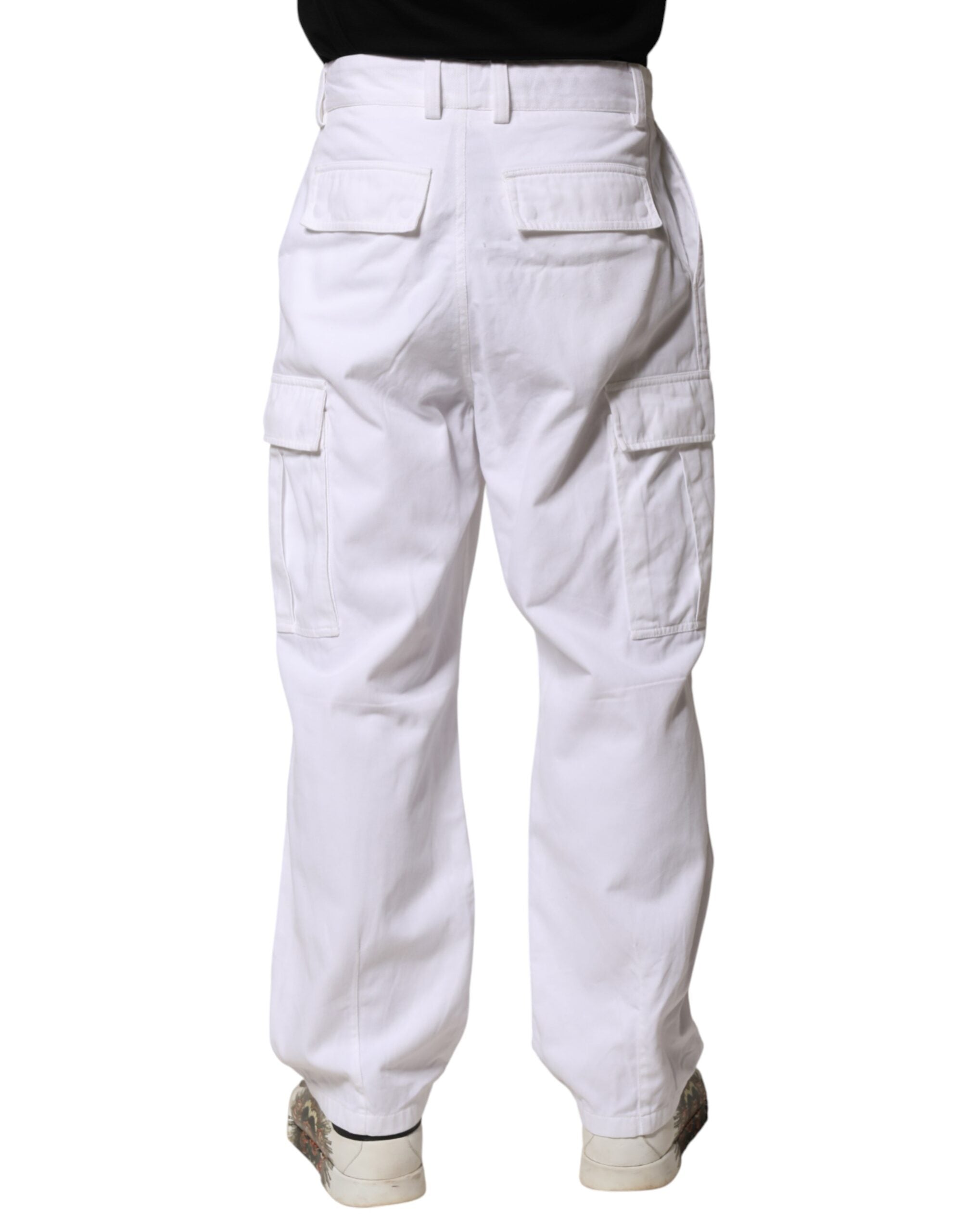 Pantalon cargo en denim blanc pour homme de Dolce & Gabbana, coton avec poches et coupe décontractée visible sur l'image.