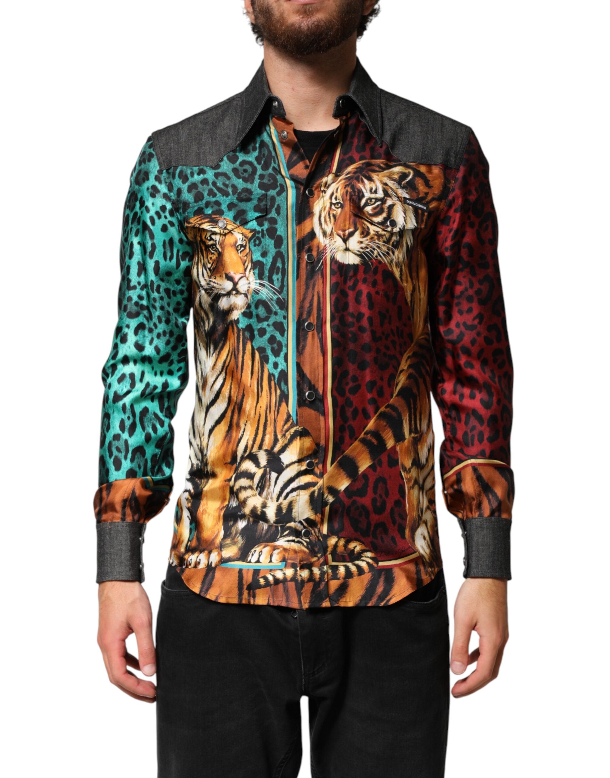 Chemise pour homme en soie Dolce & Gabbana à imprimé tigre et léopard multicolore, avec motifs sauvages et détails élégants.