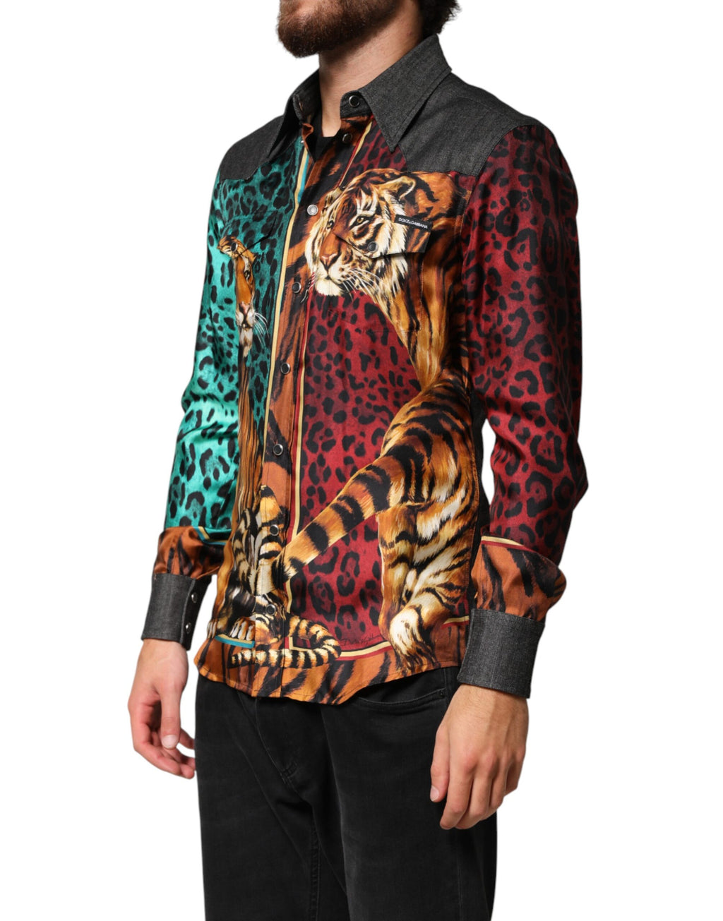 Chemise homme en soie Dolce & Gabbana à imprimé tigre et léopard multicolore, motif sauvage et élégant.