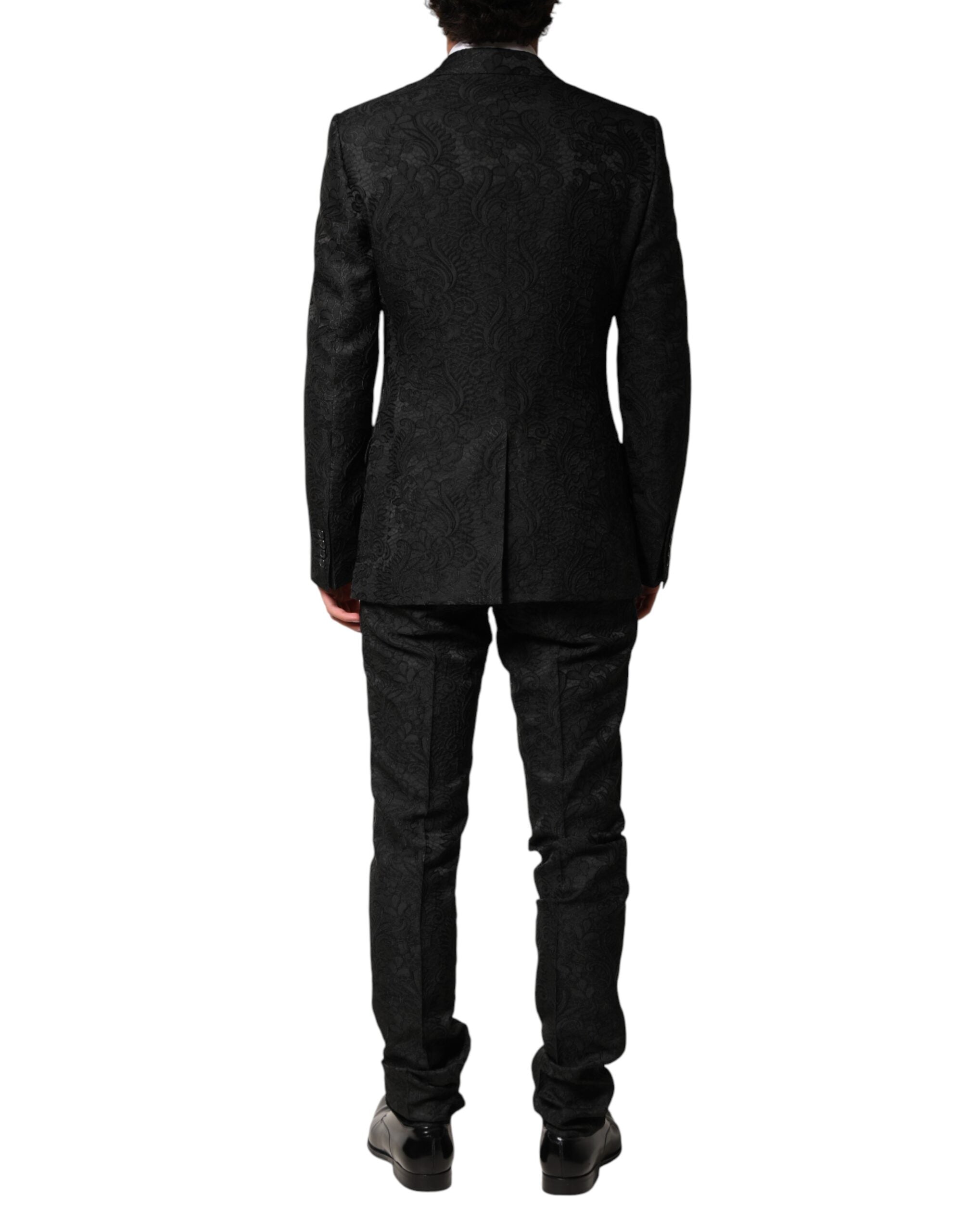 Costume deux pièces noir en brocart Dolce & Gabbana, veste à boutonnage simple et pantalon assorti, élégant et sophistiqué.