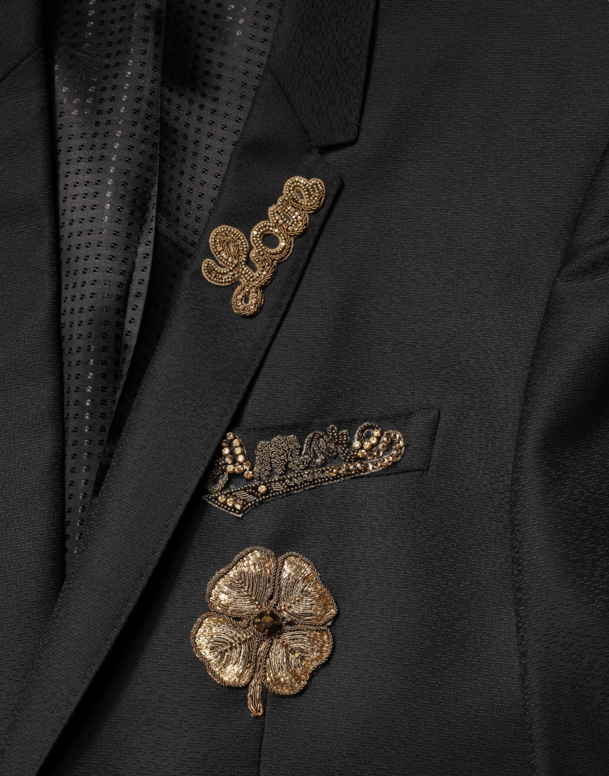Costume homme Dolce & Gabbana noir à embellissements, costume 2 pièces à simple boutonnage, élégant et sophistiqué.