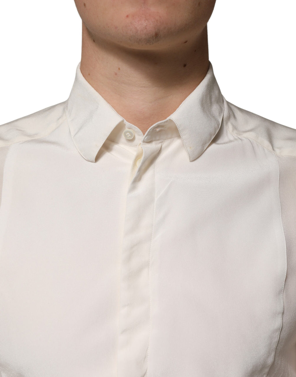 Chemise formelle en soie blanche Dolce & Gabbana pour hommes, avec détails dorés, élégante et sophistiquée.