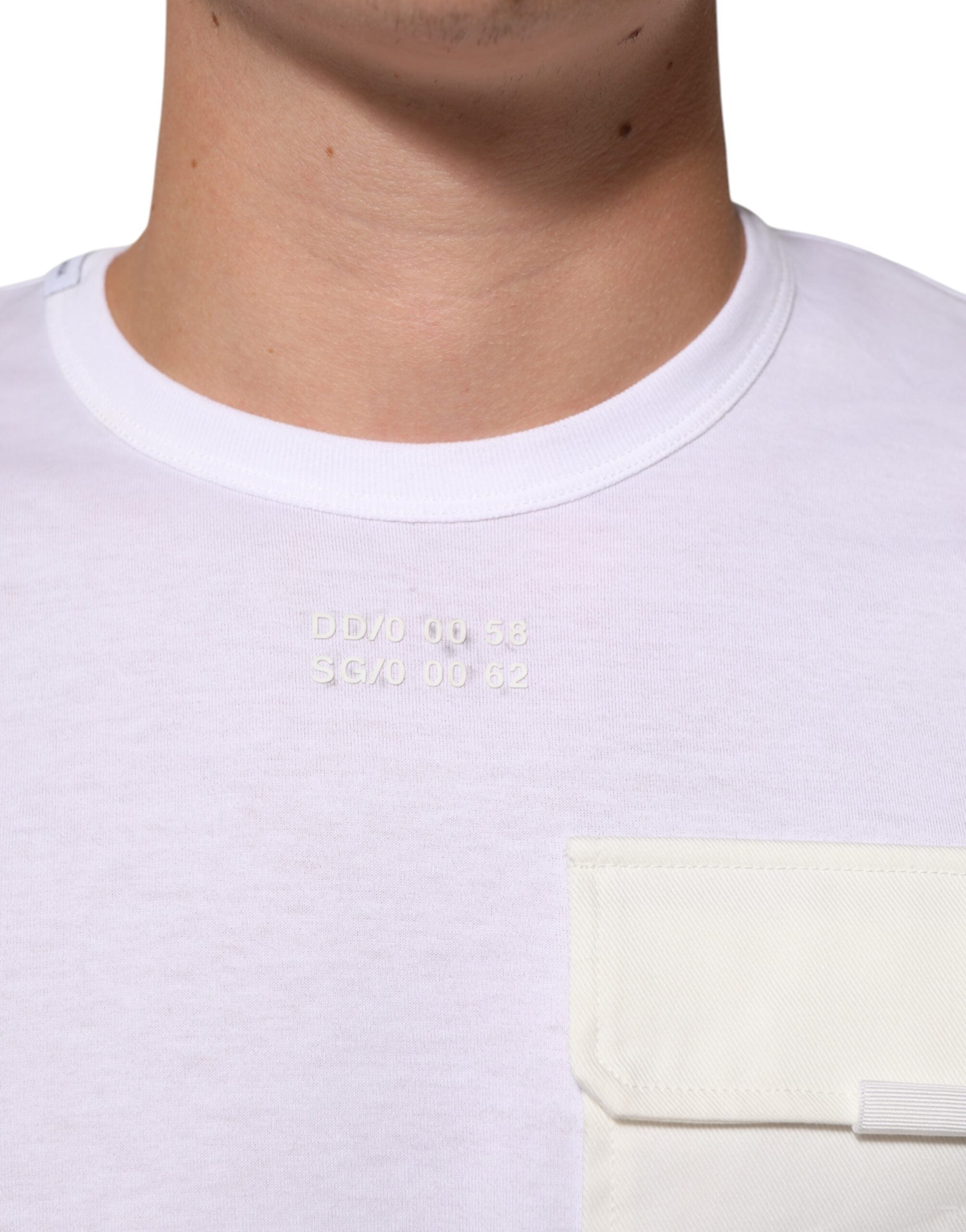 T-shirt blanc en coton avec poche à manches courtes de la marque Dolce & Gabbana, vue de face.