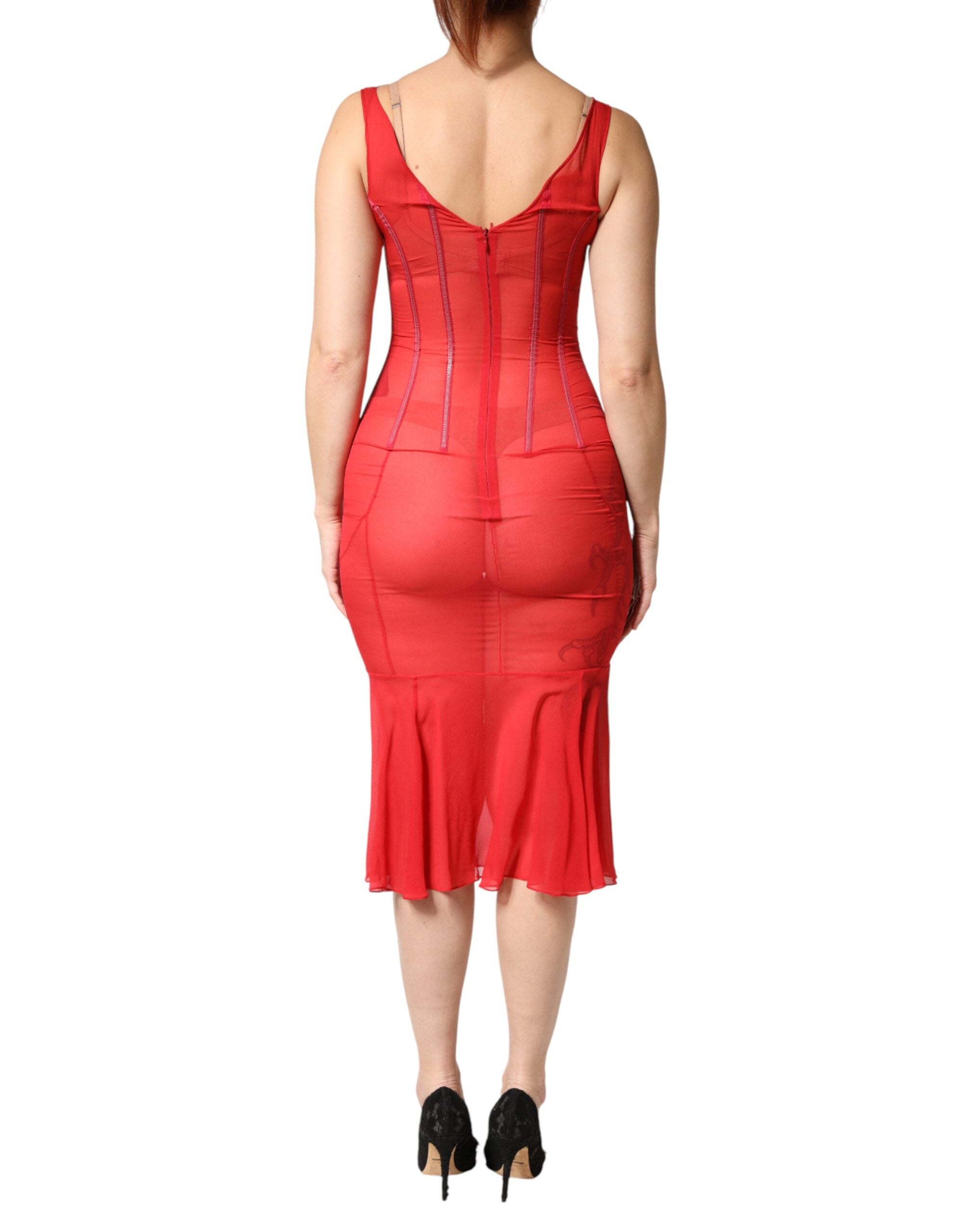 Robe midi sans manches en soie rouge Dolce & Gabbana avec décolleté en V, vêtement élégant et sophistiqué.