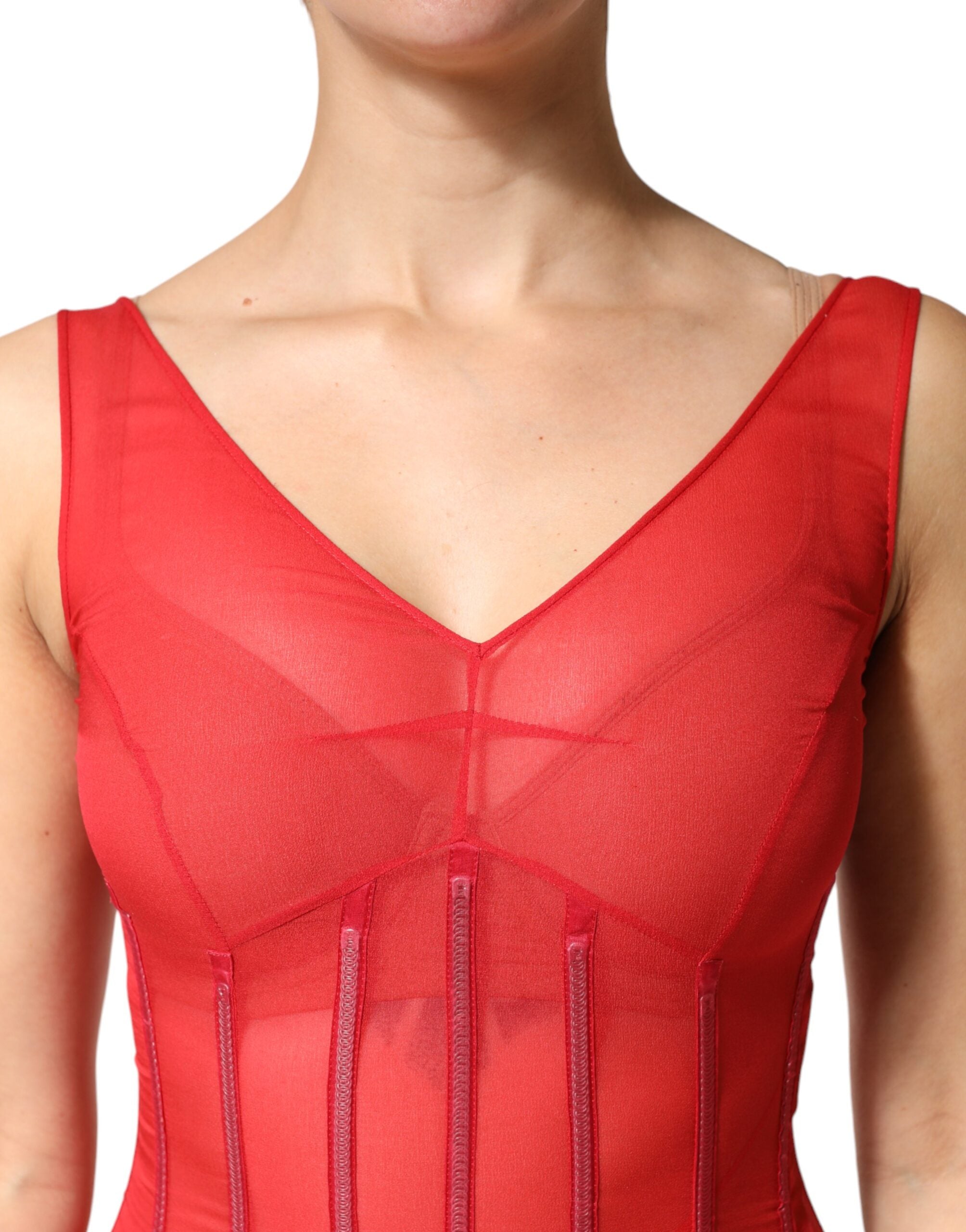 Robe midi sans manches en soie rouge Dolce & Gabbana avec décolleté en V, style robe moulante élégante.