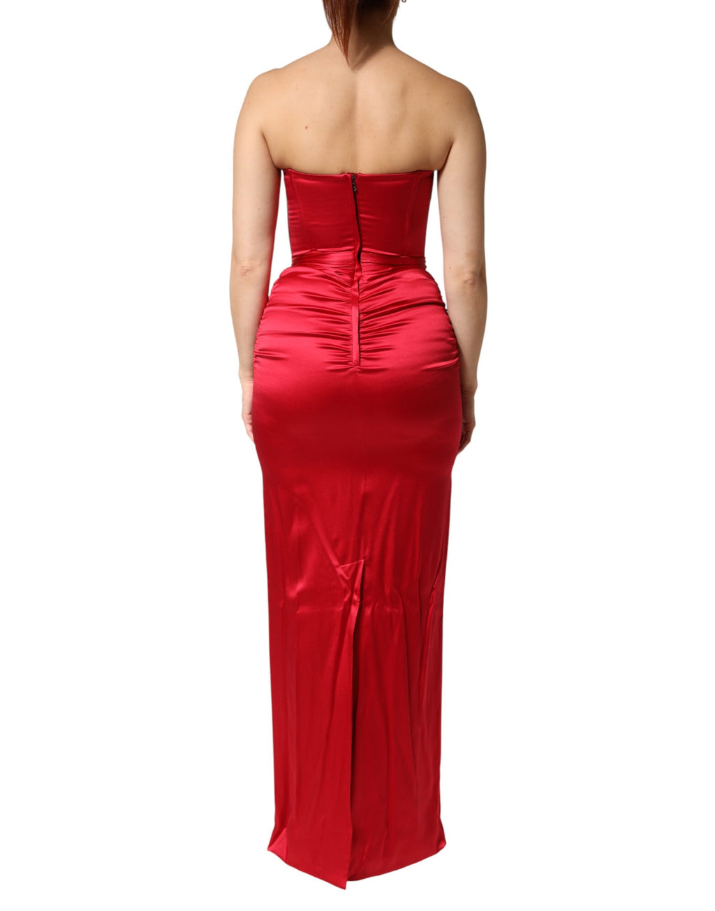 Robe longue Dolce & Gabbana en soie rouge, sans bretelles, coupe moulante, élégante et sophistiquée.