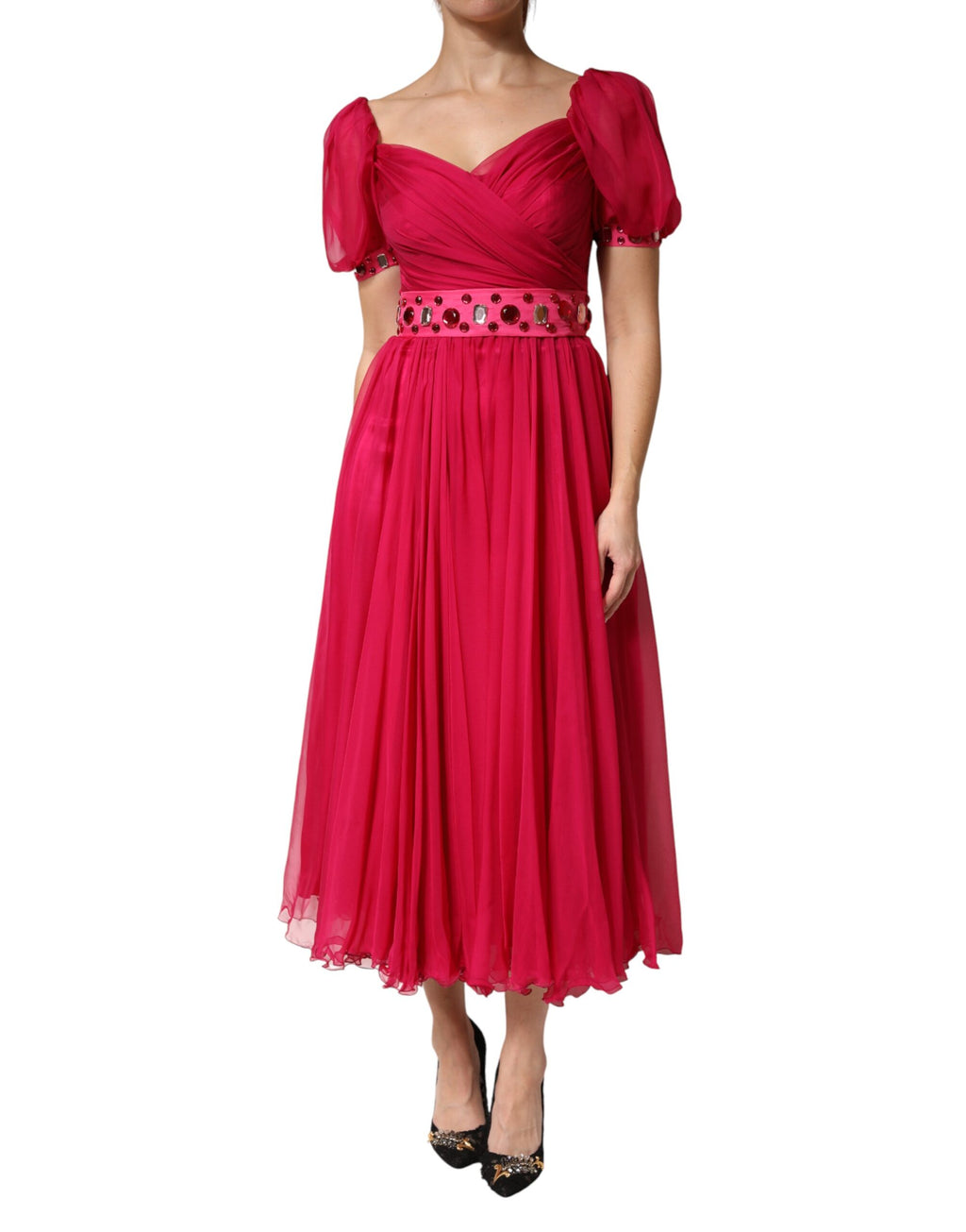 Robe midi en soie rose Dolce & Gabbana avec embellissements, coupe évasée et détail élégant visible sur l'image.