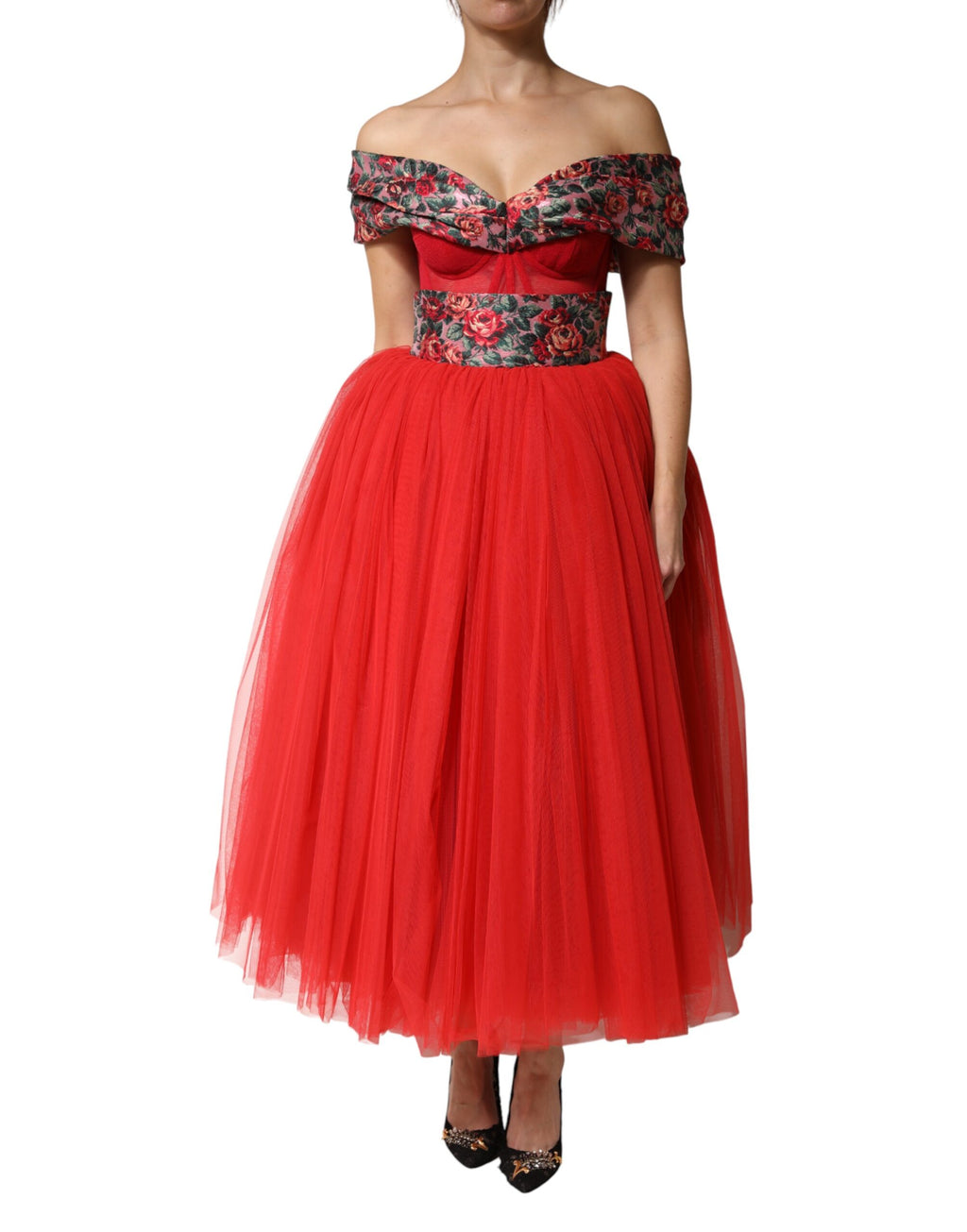 Robe longue rouge à fleurs Dolce & Gabbana, robe de soirée à épaules dénudées et coupe évasée, élégante et féminine.