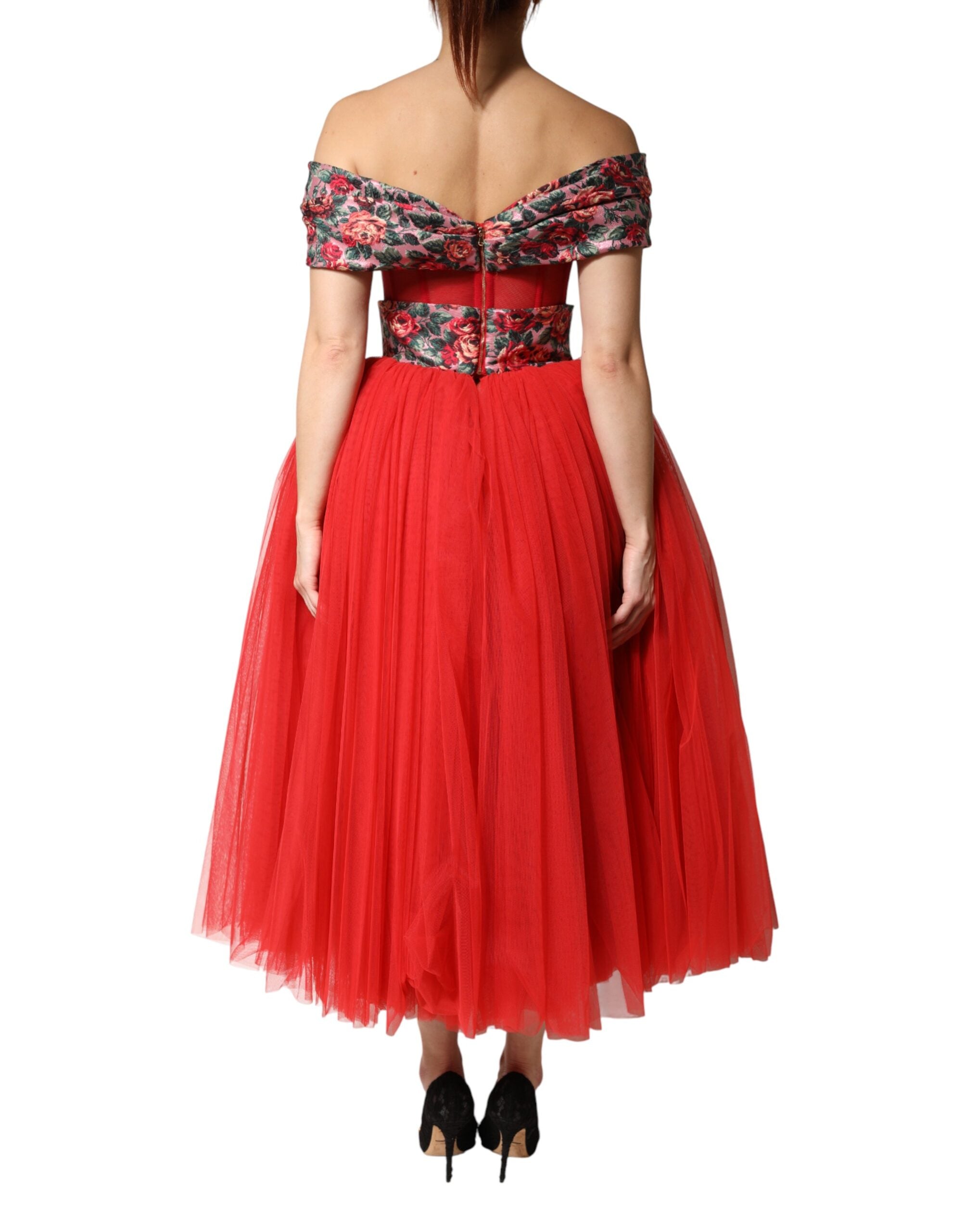 Robe longue à fleurs rouges Dolce & Gabbana, décolleté épaules dénudées, coupe en ligne A, élégante et fluide.