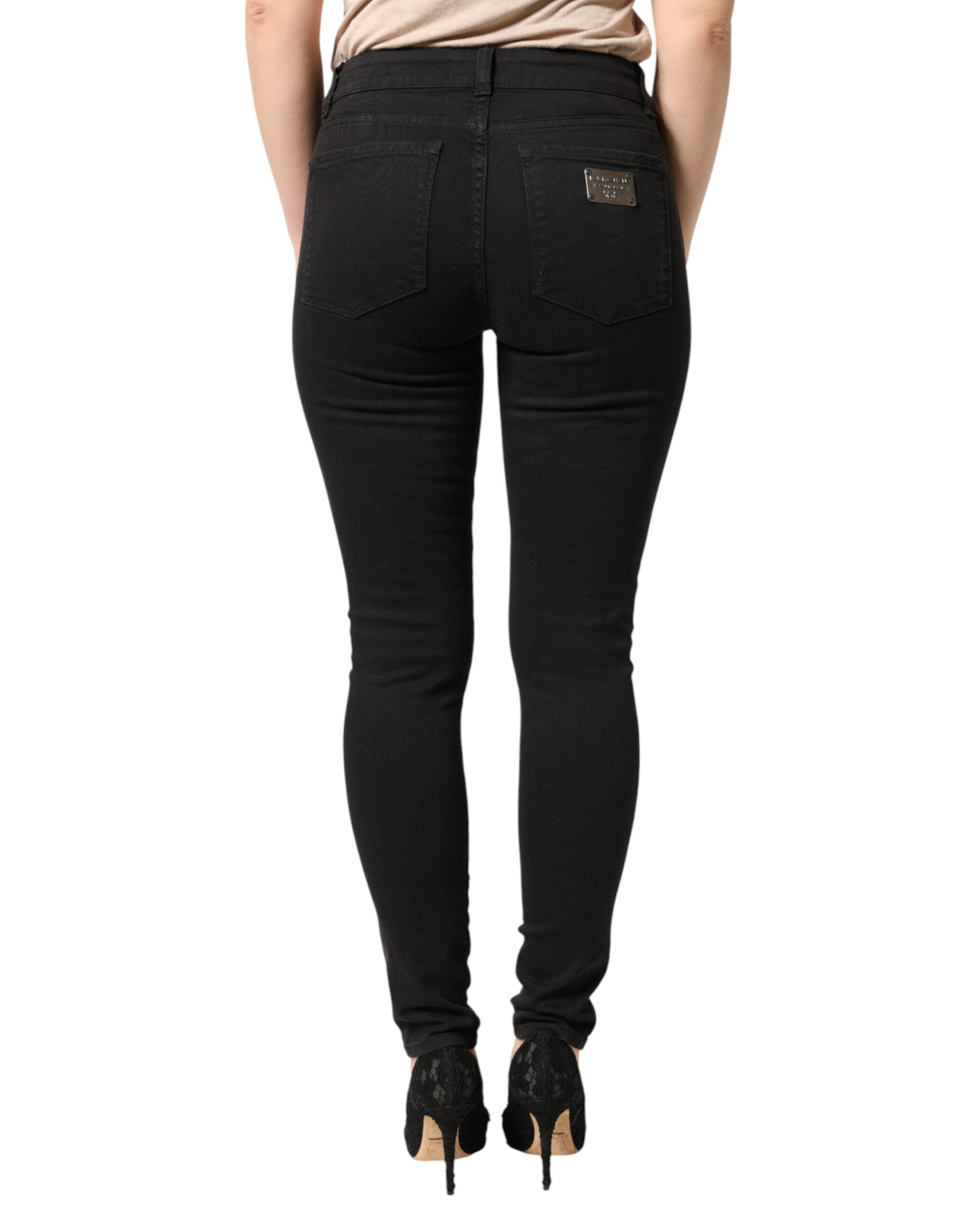 Jeans skinny en coton stretch noir de Dolce & Gabbana, coupe ajustée et denim de haute qualité, visibles en gros plan.
