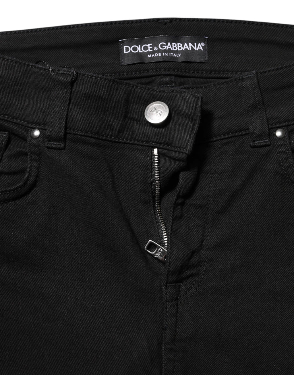 Jeans slim en denim noir Dolce & Gabbana en coton, coupe décontractée et ajustée, visible avec des détails de couture.
