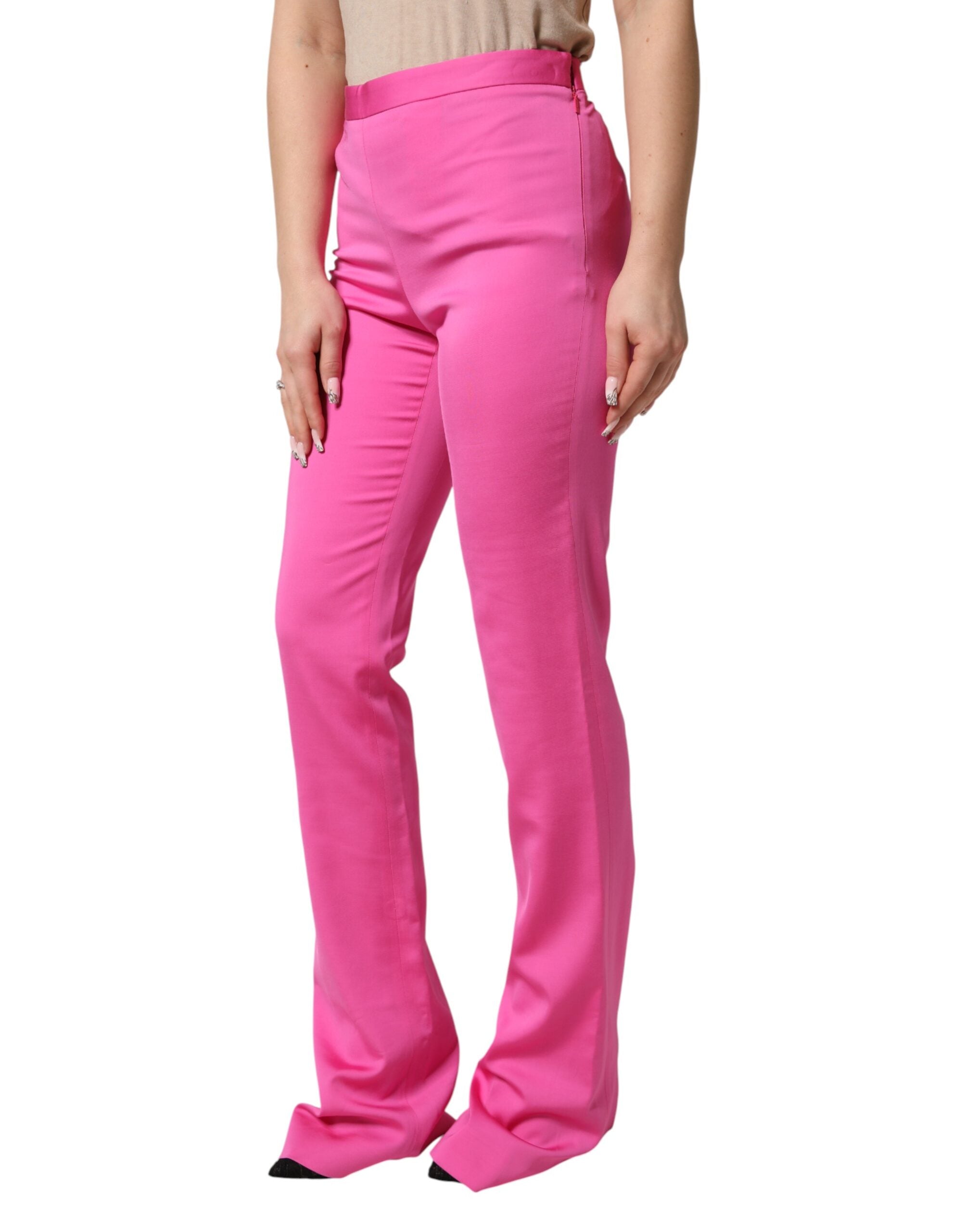 Pantalon casual Versace en viscose rose à taille haute et coupe droite, parfait pour un style élégant et décontracté.