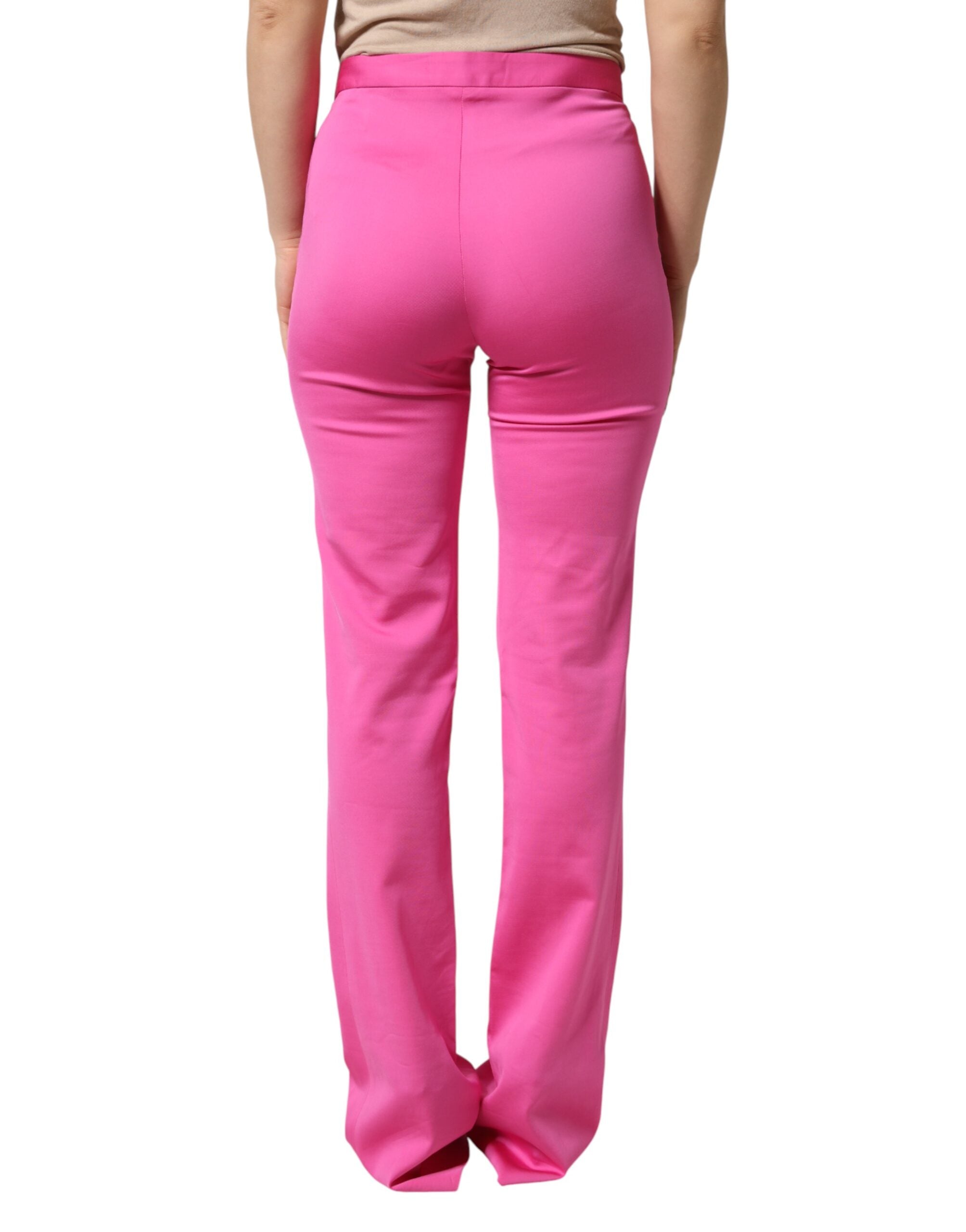 Pantalon casual Versace en viscose rose à taille haute et coupe droite, style décontracté et élégant.