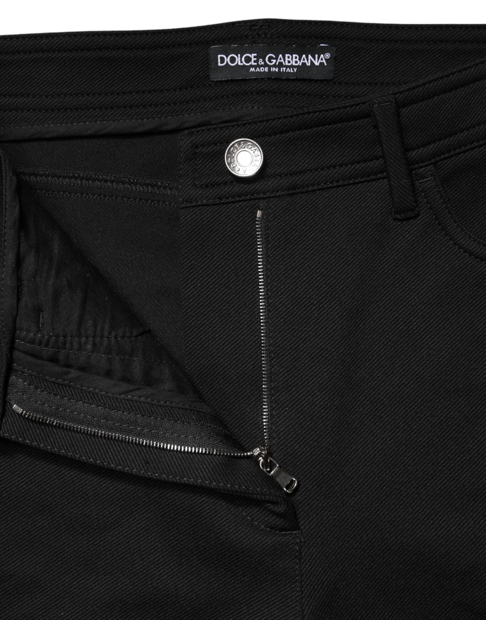Pantalon skinny noir en nylon extensible à taille haute de Dolce & Gabbana, ajusté et élégant, visible sur le mannequin.