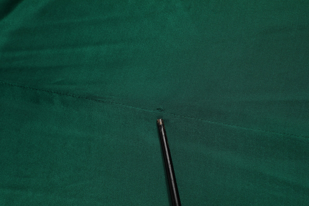 Jupe midi plissée à taille haute verte foncée de Dolce & Gabbana, coupe crayon élégante et sophistiquée.