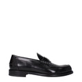 Mocassins noirs en cuir Givenchy à enfiler, élégants et sophistiqués, avec finition lisse et semelle en cuir visible.
