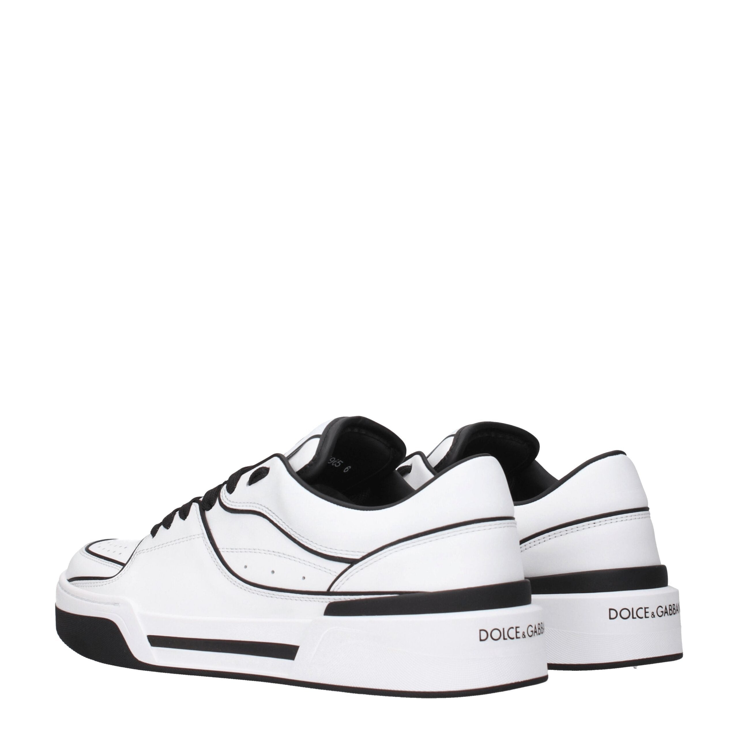 Chaussures sneakers en cuir blanc de Dolce & Gabbana, style élégant et moderne, visibles sur l'image.
