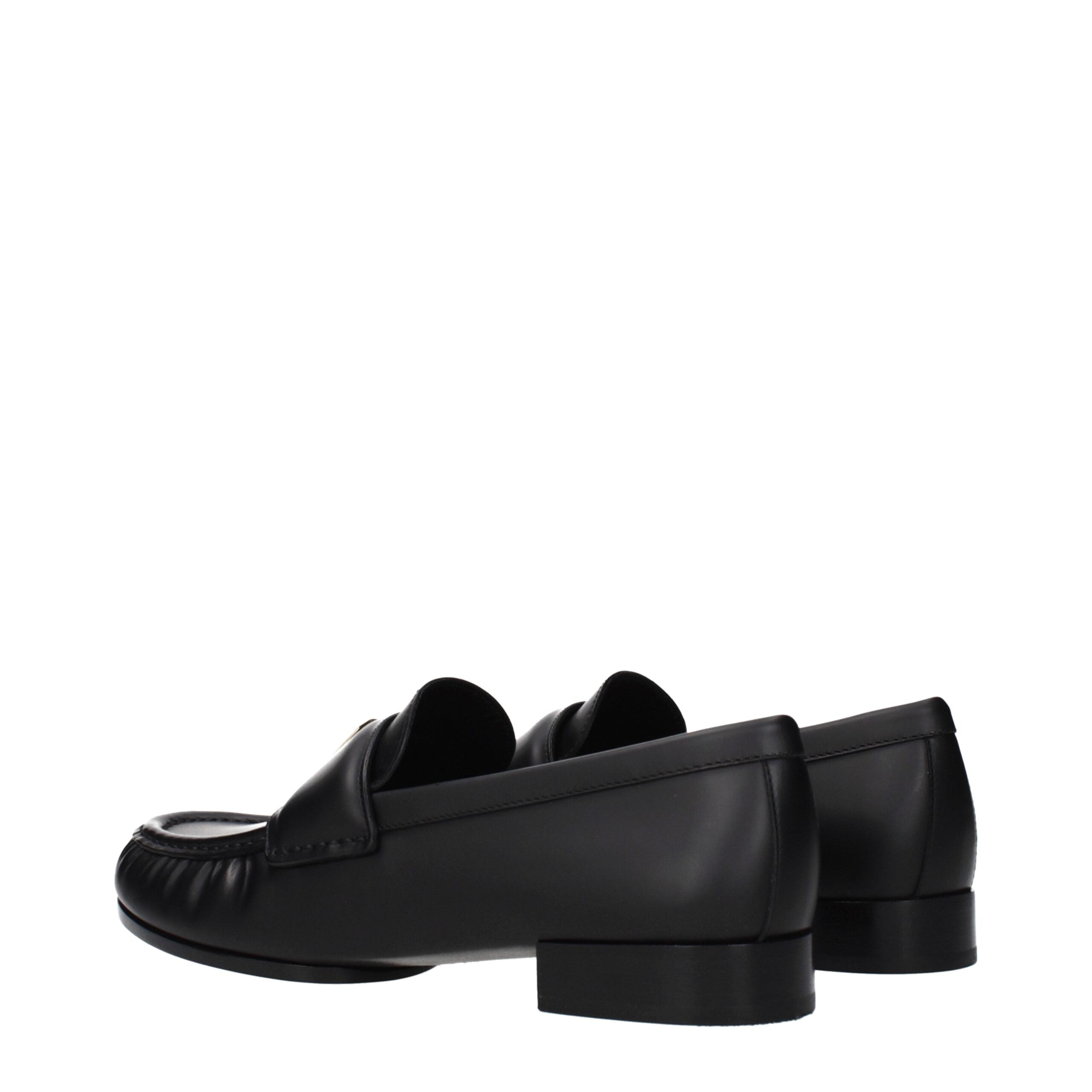 Mocassins noirs en cuir Givenchy pour hommes, style slip-on, avec finition élégante et semelle en caoutchouc.