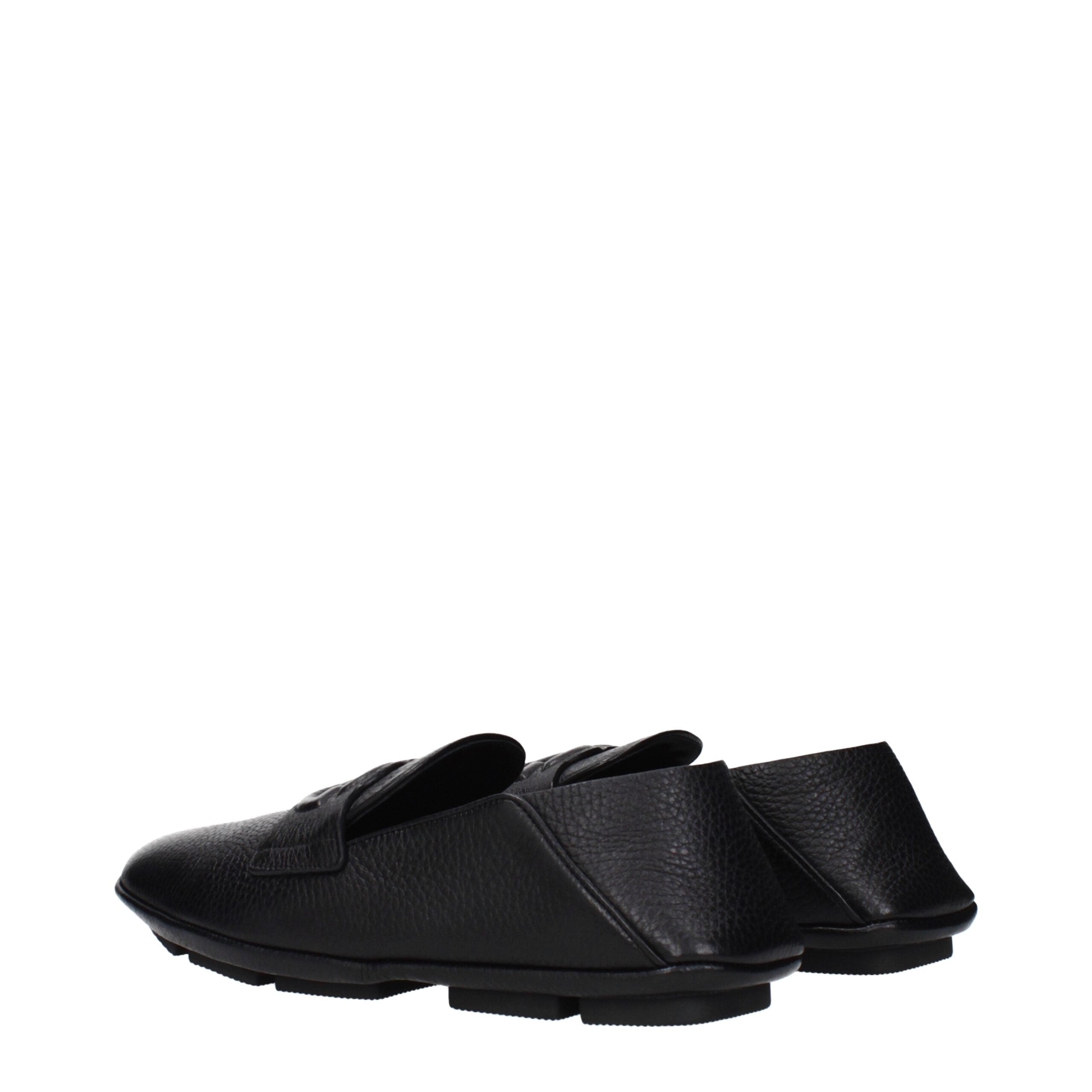 Chaussures mocassins en cuir noir Dolce & Gabbana, slip-on élégants pour homme, visibles sur une image de produit.