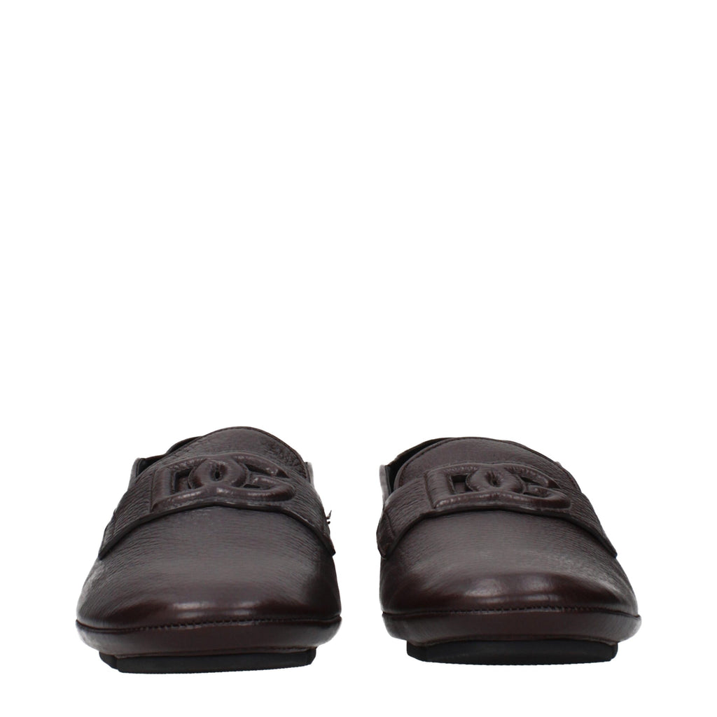 Mocassins en cuir marron Dolce & Gabbana pour homme, style slip-on avec finition élégante et semelle en cuir.