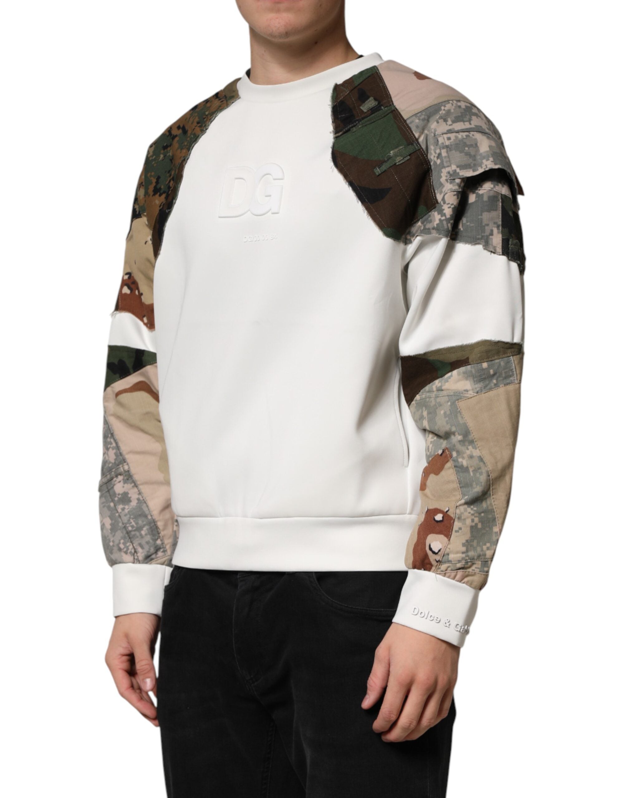 Sweat-shirt multicolore camouflage Dolce & Gabbana en coton avec logo, porté sur un mannequin.