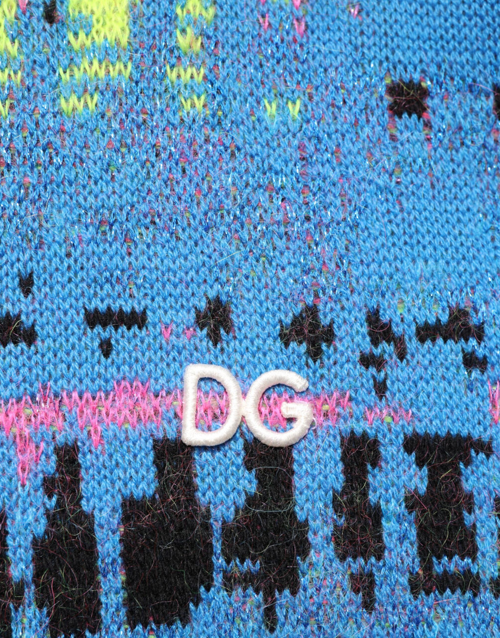 Pull homme Dolce & Gabbana en maille multicolore à col rond, détails colorés et style élégant visible sur l'image.