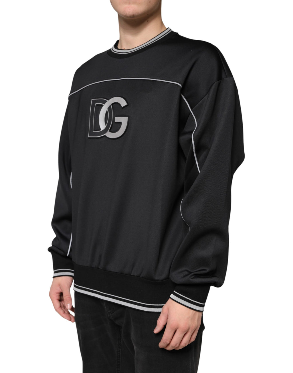 Sweat-shirt noir Dolce & Gabbana avec logo DG sur le col, en coton, à manches longues et coupe décontractée.