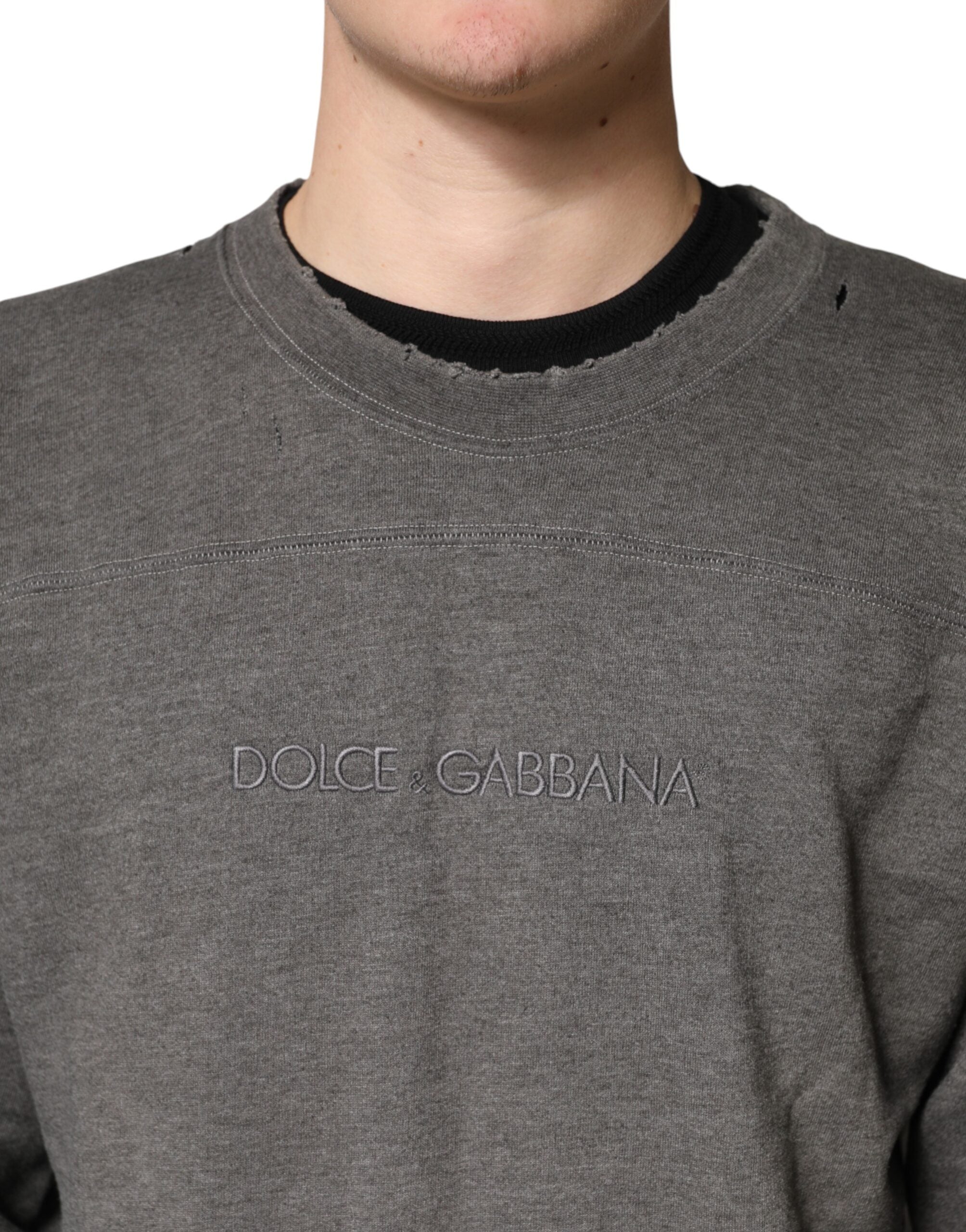 Sweatshirt homme Dolce & Gabbana en coton gris à col rond, casual et confortable, visible avec détails du tissu et coupe.