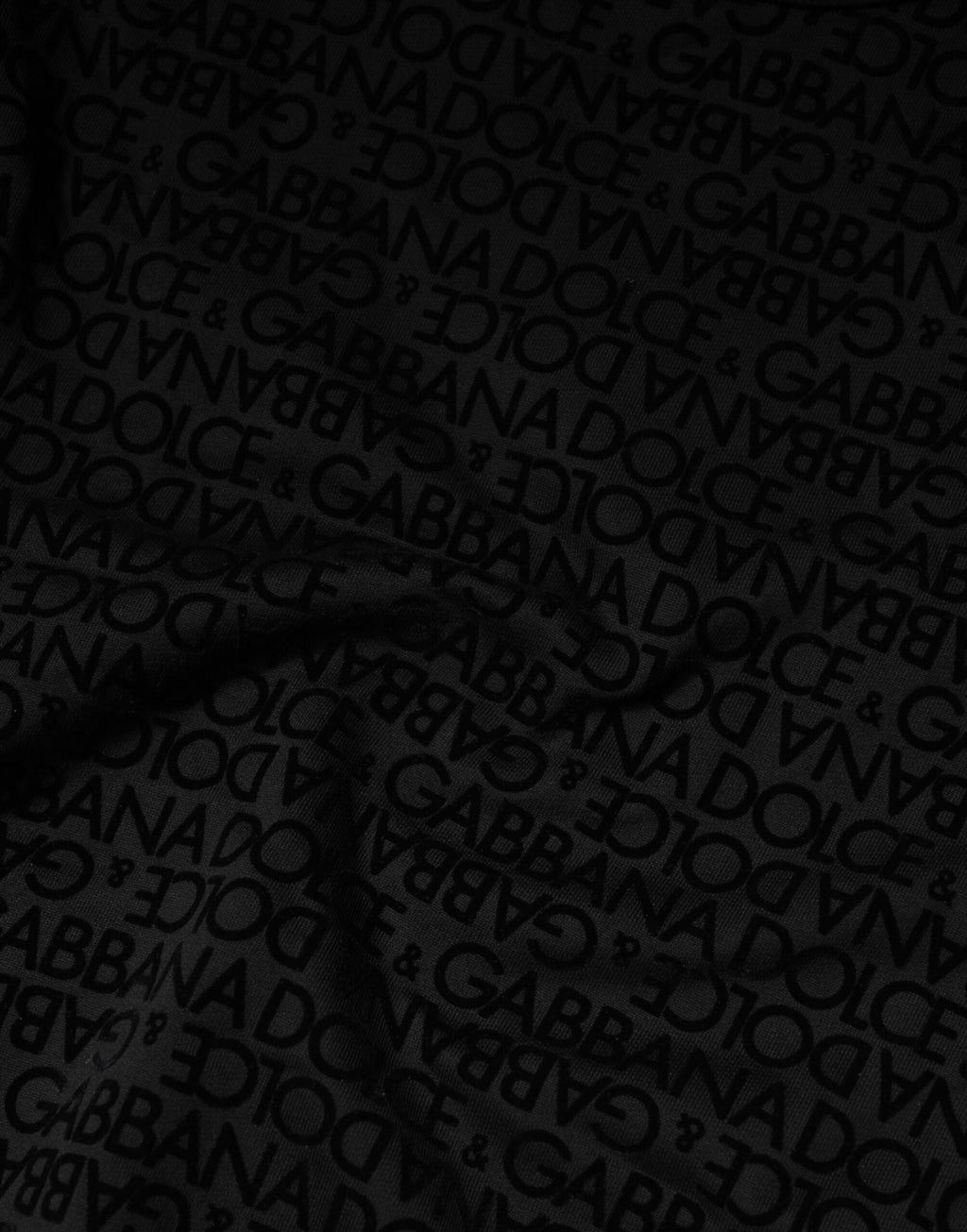 Sweat-shirt à col rond noir Dolce & Gabbana avec logo monogramme, en coton, porté sur un modèle.