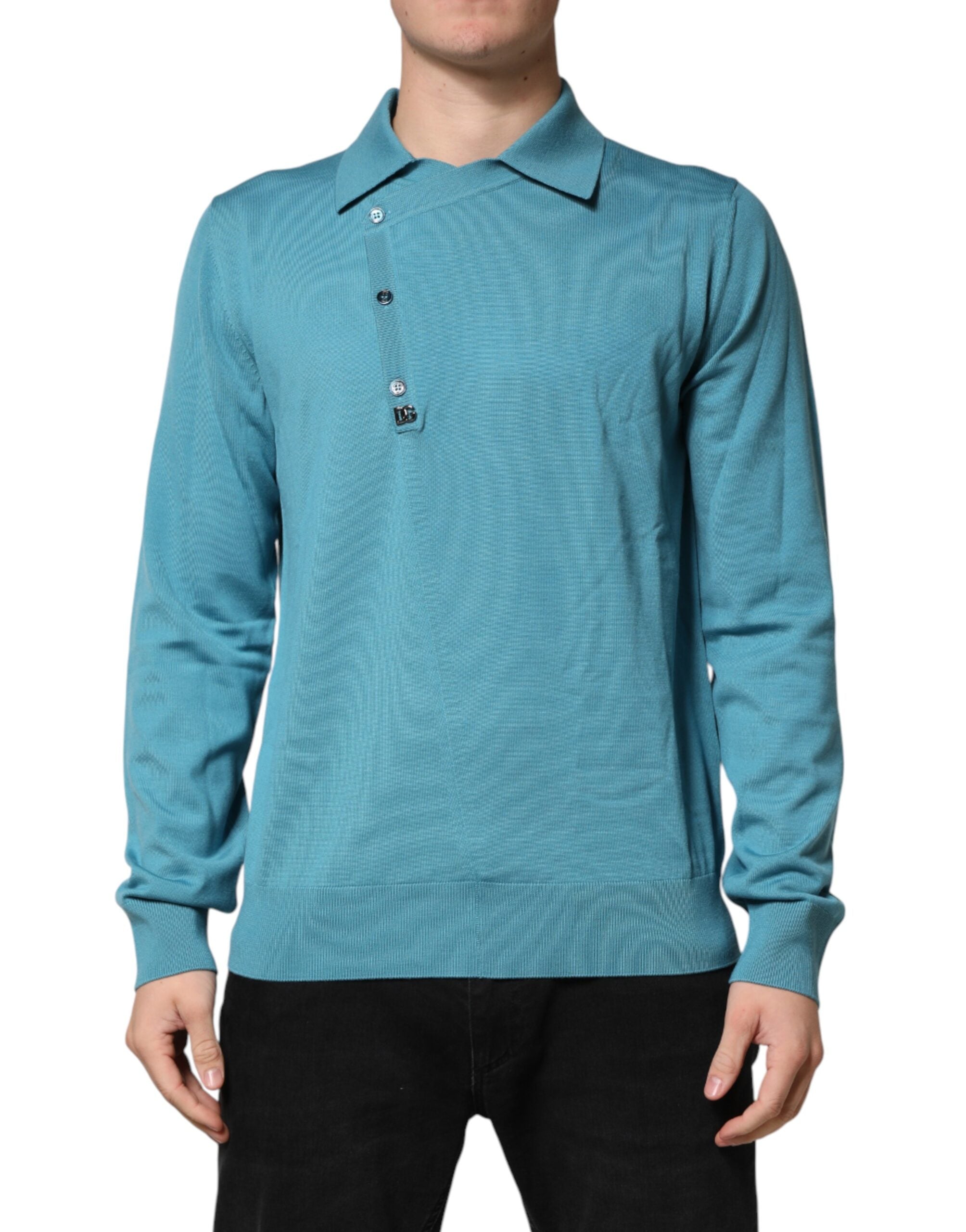 Pull en laine vert teal Dolce & Gabbana avec col, mode classique et élégante, visible en détail sur le mannequin.
