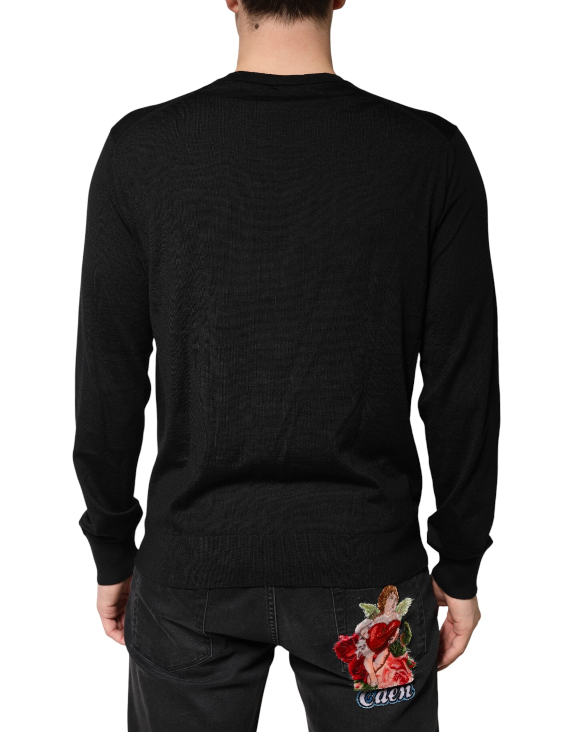 Pull homme Dolce & Gabbana en laine noire à col rond, style classique et élégant, visible avec détails du tissu et coupe.
