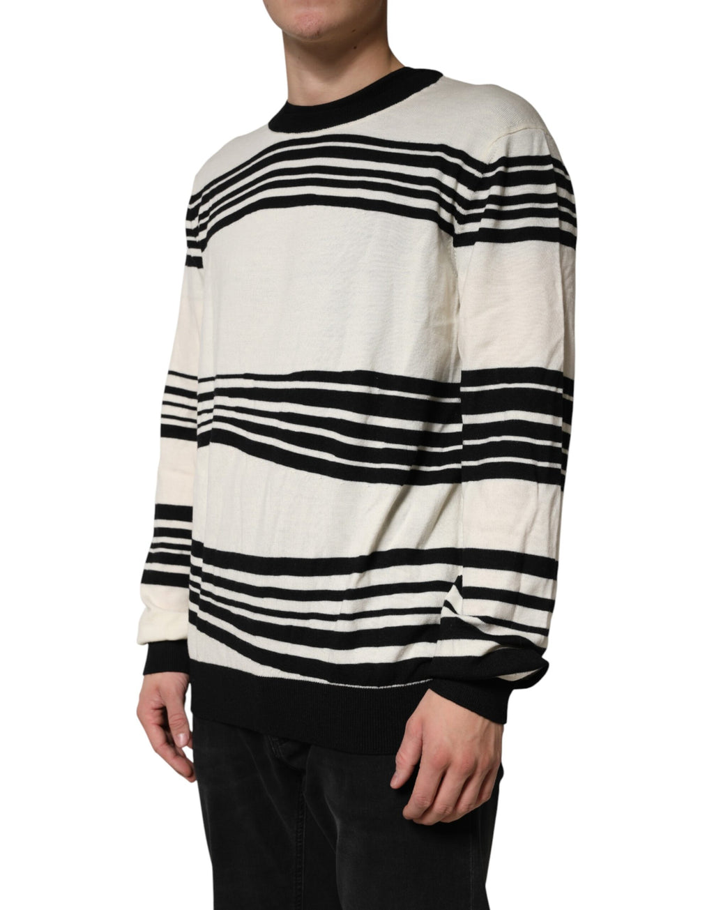 Pull à col rond Dolce & Gabbana en laine noire et blanche à rayures, style décontracté et élégant.