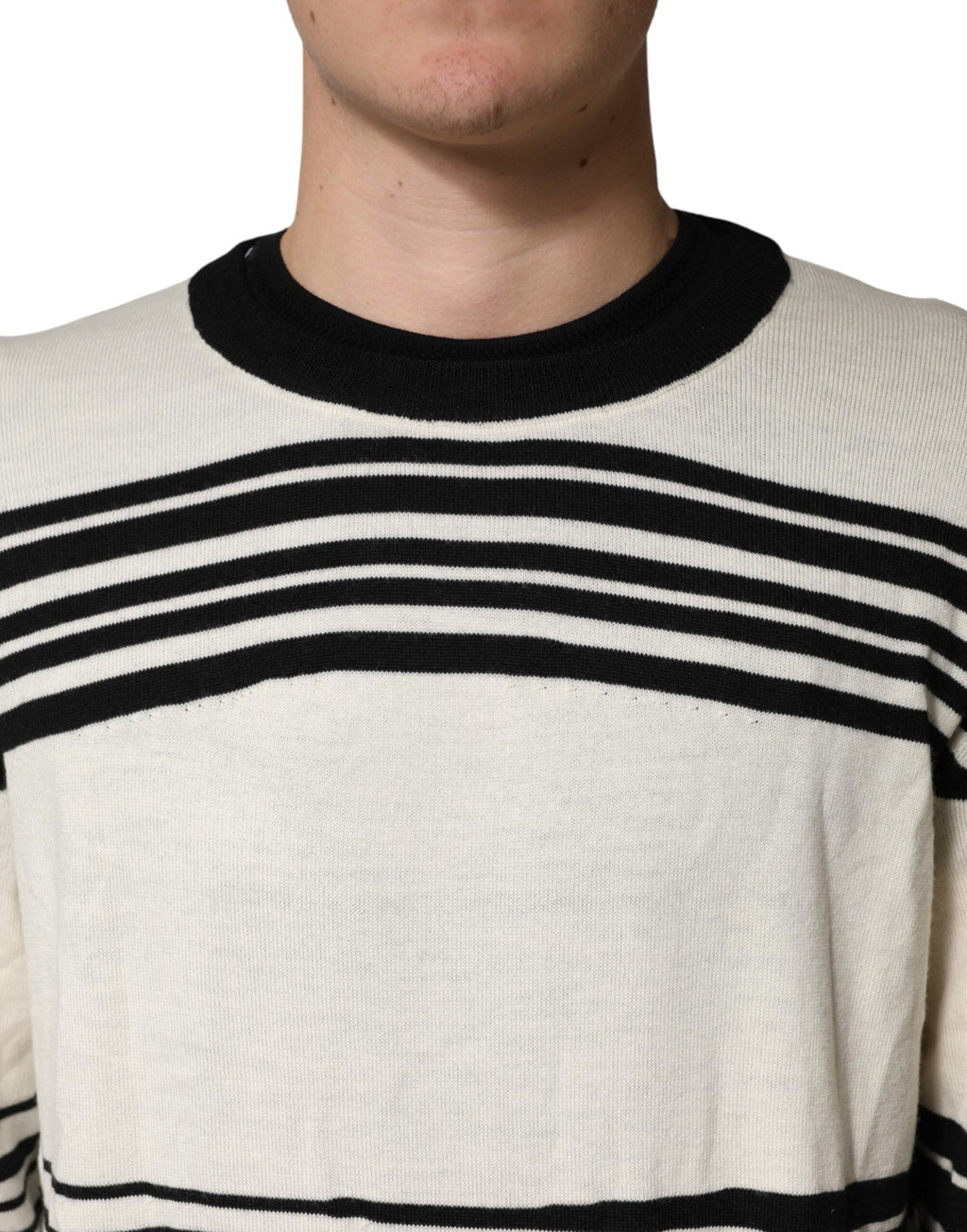 Pull noir et blanc à rayures Dolce & Gabbana, pull-over à col ras du cou avec motif rayé pour homme.