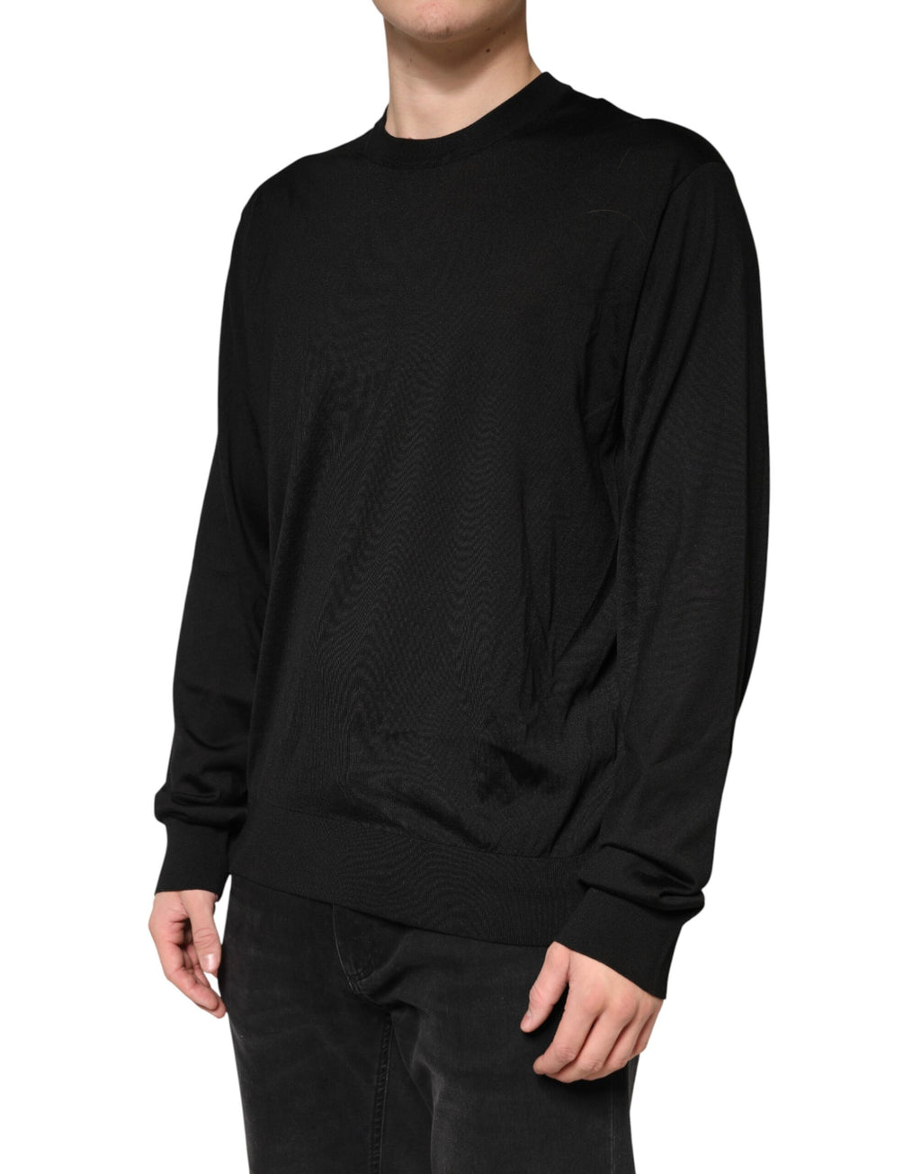 Pull noir en soie pour homme de Dolce & Gabbana, col rond, vêtement élégant et confortable, visible en détail dans l’image.