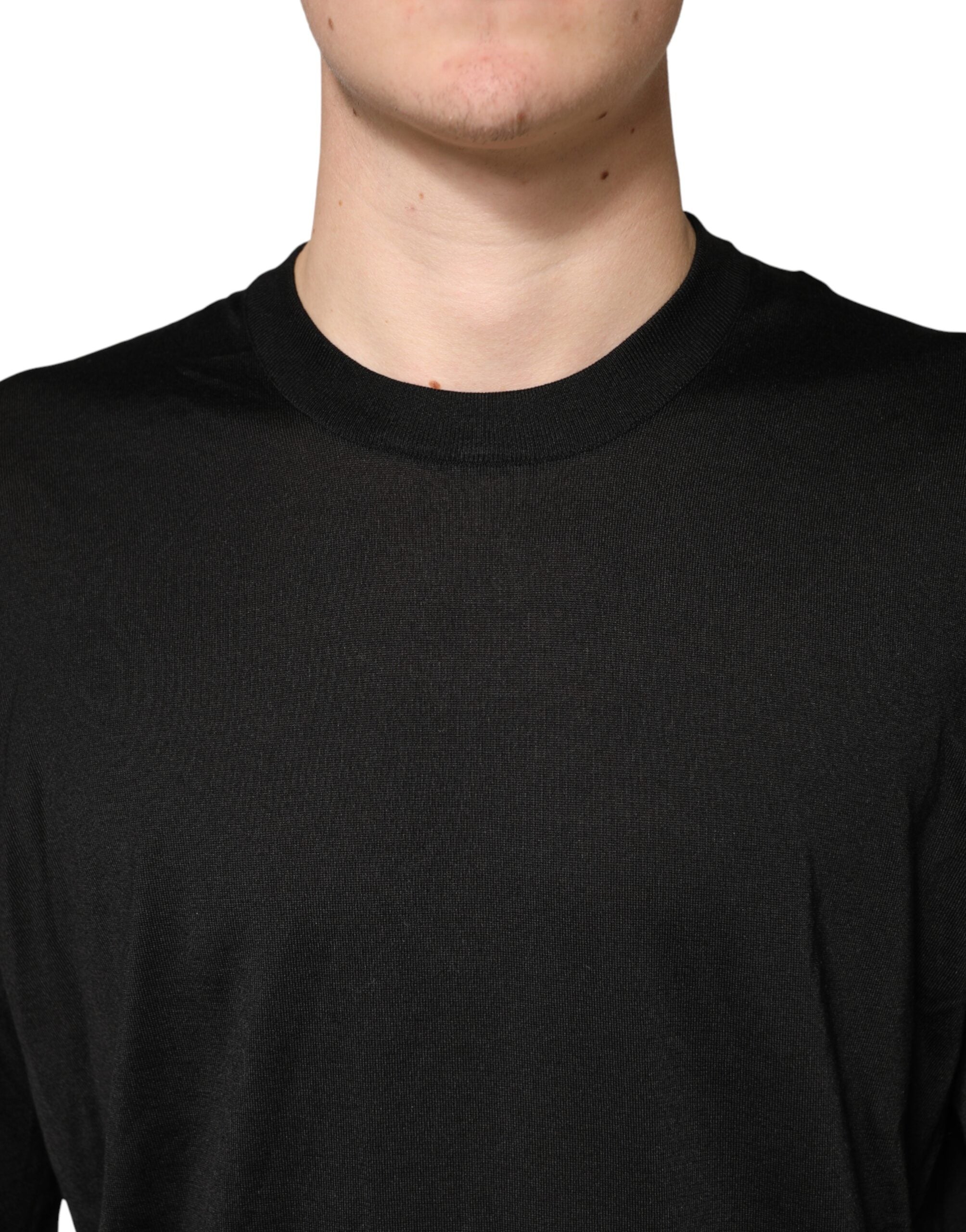 Pull à col rond en soie noire pour homme de Dolce & Gabbana, style élégant et moderne.