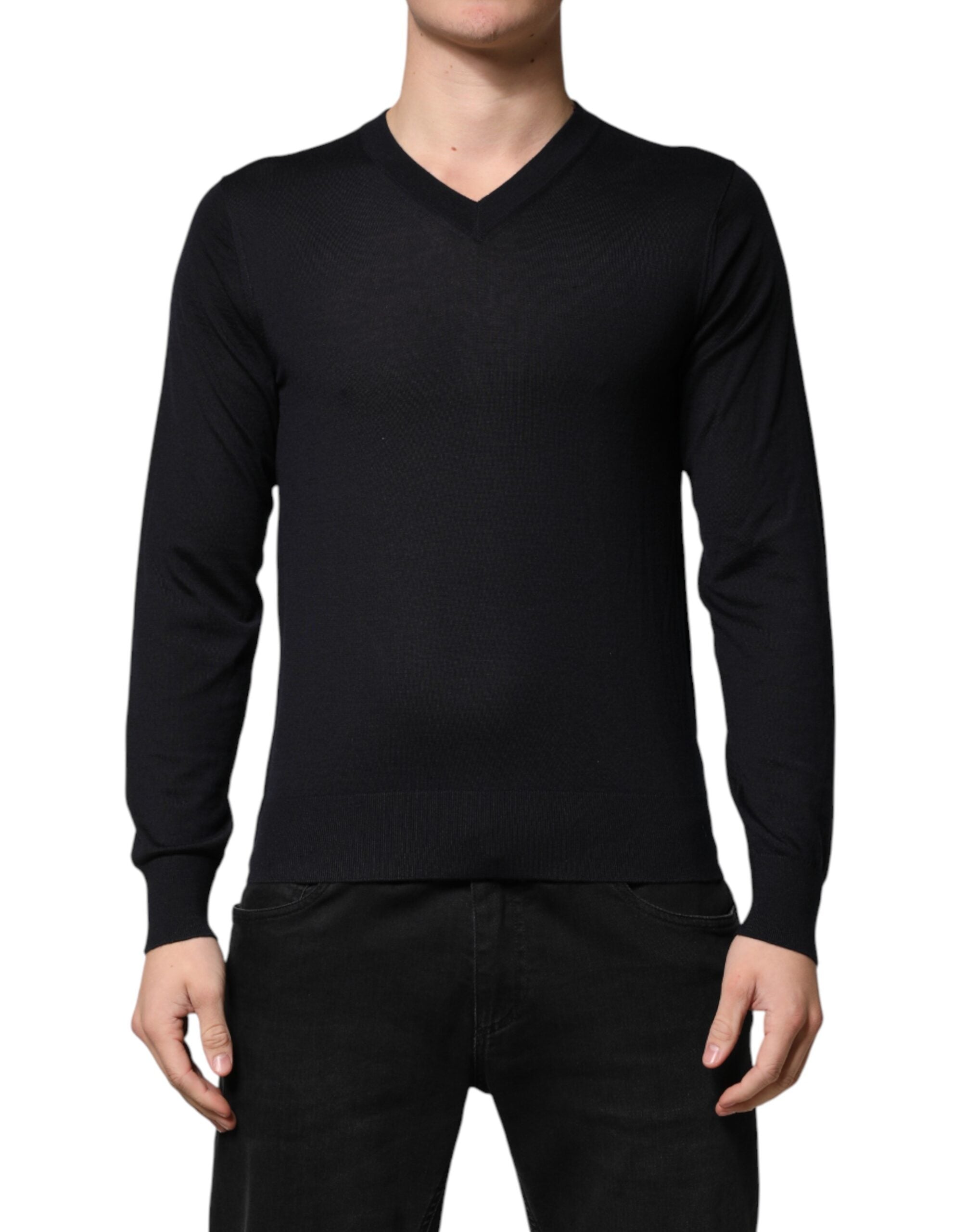 Pull en cachemire noir Dolce & Gabbana pour homme avec col en V, doux et élégant, parfait pour un style chic.