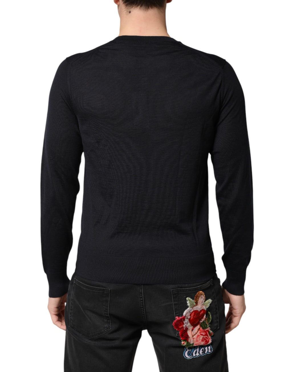 Pull en cachemire noir Dolce & Gabbana pour homme, col en V, style élégant et confortable.